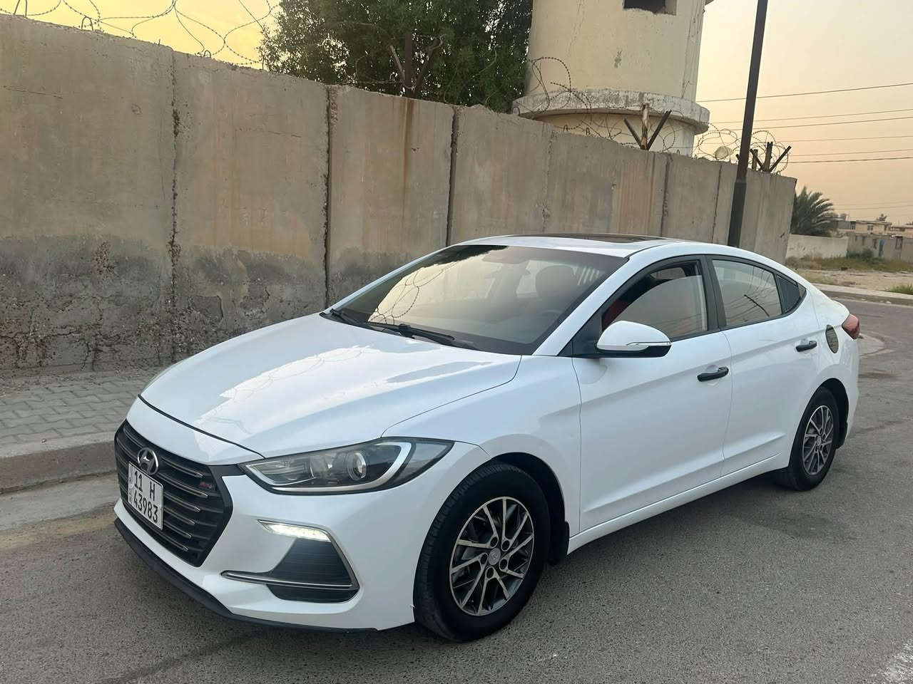 السلام عليكم ورحمة الله وبركاته
هونداي النترا خليجي موديل 18
رقم بغداد محرك 2000 مكفول بدون فتح
موصفات 
فتحة سقف 
مري شفط 
تبريد قطعتين 
حساس كامل 
شاشة كامره دوره

السياره بيها صبغ جاملغ خلفي 
وكصت البنيد ونص قبق الجنطه

مكاني بغداد المحمودية 
سعرها 127 مجال قليل 
***********
***********
