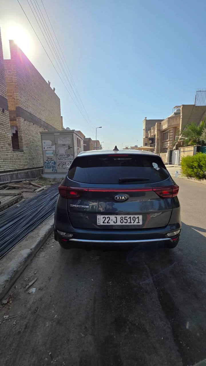 السلام عليكم 

سيارة سبورتج موديل ٢٢  رقم اربيل وارد امريكي محرك 2400 GDI حادث جاملغ خلفي 
سيارة حلو ومرتبة  
الممشة 67 الف 
مواصفات نص فول 
سويج 
تحكم ستيرن 
مثبت سرعة 
تبريد قطعتين 
رادار مانع تصادم 
وغيرهن المعروفات نص فول 
تخم تاير جديد 
حدادية جديدة مال شركة 
بيهة شخوط بسيطة موضحة بالصور  سونارهة مرفق بالصور 
محرك وكير كفالة 
السعر 160 وبيه مجال قليل 
تواصل /*********** واتساب
