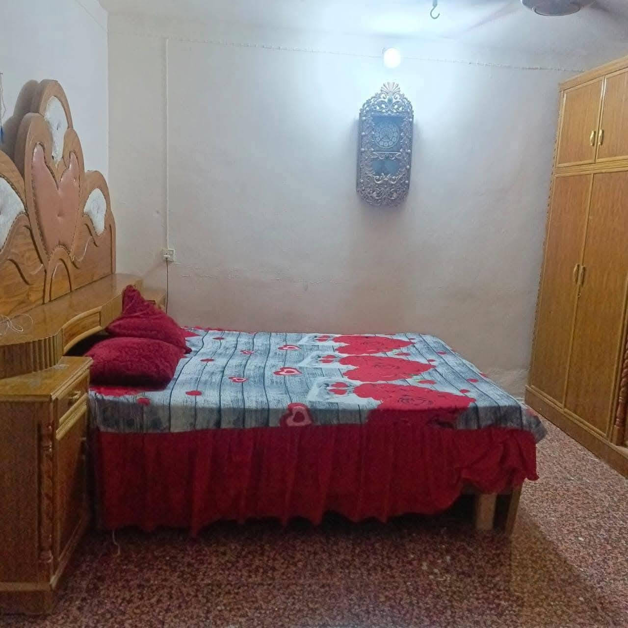 السلام عليكم دار للبيع مساحه 200 متر
مكان سده الهنديه جهت الجدول شارع حي تومان قرب 

المولده. تفاصيل. استقبال +مطبخ حار+ بارد +صاله +غرفه نوم1 + صحيات وحمام خارجي+ كراج +حديقه 

السعر37وبي مجال. 

نوع العقار زراعي عقد محكمه 

الاستفسار ***********
