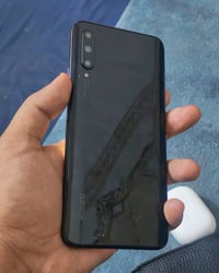 هواوي Y9S الذاكرة 128 الجهاز شاشته جدا نضيفه وكله بلادي فقط الكامره ال...