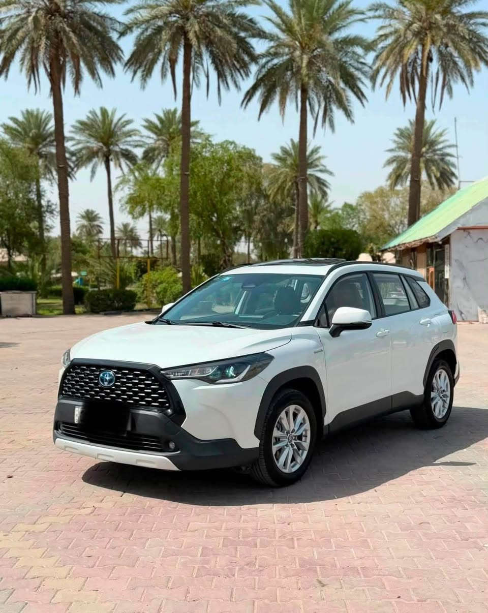 * للبيع في بغداد 🚗✨
* ‎​تويوتا كورولا كروس (Toyota Corolla Cross) موديل 2025
* ‎ماشيه 18000km
* ‎ بحالة ممتازة جداً،  مكفولة سيارة عائلية، اقتصادية، وعملية بكل ما تحمل الكلمة من معنى.
* ‎​الحالة: ممتازة جداً بحالة الشركة
* ‎​المواصفات:
* ‎​تبريد مركزي ممتاز قطعتين
* ‎​شاشة ذكية مع كاميرا خلفية
* ‎​نظام هايبرد
* ‎​تحكم ستيرن كامل
* ‎​بصمة تشغيل ودخول 
* ‎كشنات مخمل 
* ‎سلايد روف 
* شاشه ابل كار بلي وكامره خلفيه 
* ‎بلإضافة إلى زنون بلادي اصلى وحمالات سقف وبلوجكتورات  
* ‎​السعر: (27.300 بيع بيه مجال بسيط)
* ‎​رقم الاتصال: *********** 
* ‎​📍 مكان تواجد السيارة: بغداد 
* ‎📞 للاستفسار والتفاصيل أكثر يرجى الاتصال أو مراسلة الخاص حصراً، ورزقنا ورزقكم على الله. بغداد, العراق
