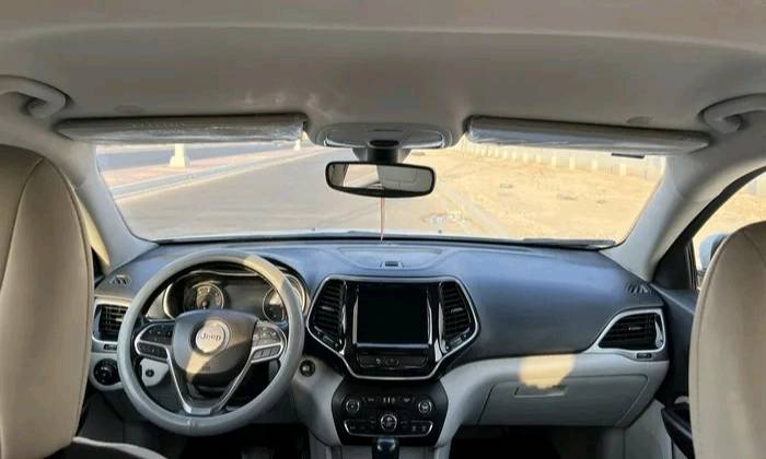 جيب شيروكي 2020 
محرك 4 سلندر 2400 
مواصفات لمتد
تحكمات ستيرن 
شاشة كبيرة
كشنات جلد ابيض 
تدفئة كشنات
تدفئة ستيرن
حساسات خلفية
صندوق كهرباء 
كامرة دواره
رادار جانبي
تقرير غرق تعمل وتسير 
بدون حادث بدون تبديل بدون صبغ
رقم بصرة الجديد بأسمي تحويل ثاني يوم
سنوية لغاية 2030
شكد ماشي العداد بالضبط؟ وهل الصيانة الدورية للمكينة والقير منتظمة وبيها أي ملاحظات؟: 
126000 كيلو متر
السيارة 4x4 لو دفع أمامي؟ وشنو نوع الفئة/الاستمارة بالضبط إذا أكو تفاصيل إضافية غير لمتد؟: 
تو ويل دفع امامي
وين موقع السيارة حالياً بأي محافظة/منطقة؟ وممكن تنفحص بأي وقت لو لازم موعد؟: 
بصرة
السعر شكد نهائي لو بيه مجال للمراوس؟ وهل تريدها بيع مباشر لو تبديل ماكو؟: 
140 ورقه بي مجال 
