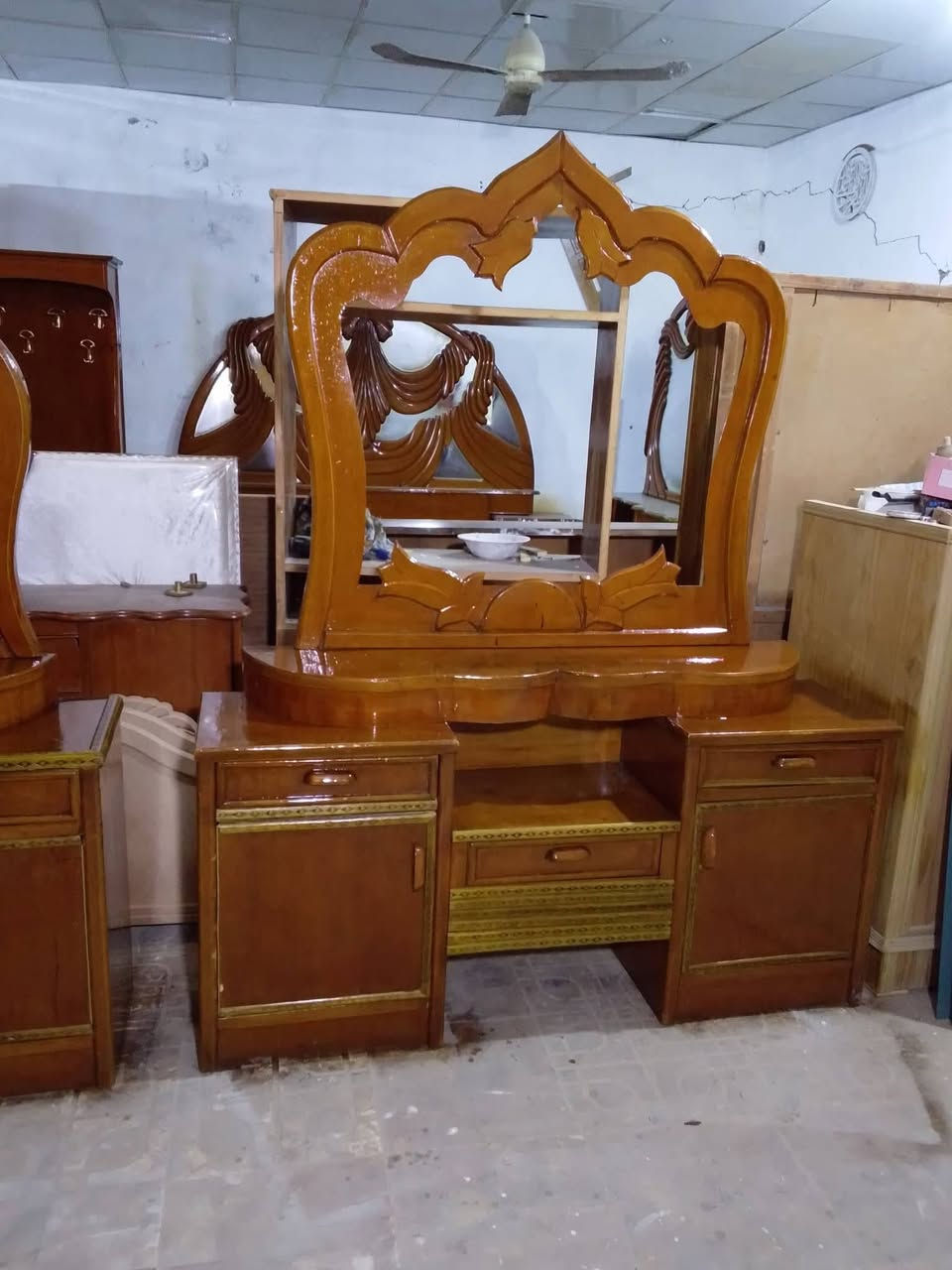 يالله 
غرفه نوم 5باب صاج تسكام درجه اولئ
صبغ قفاله يدات تلميع كله جديد 
جامه موجوده 
الغرفه احله من الصور بهواي
السعر 450 
***********
يوجد توصيل وشد بكروه 
العنوان حله ناحيه ابو غرق
