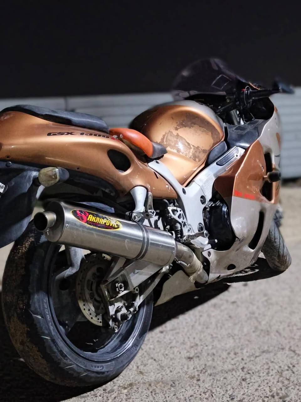 هايبوزا 2003 جيل اول مكينه 1300cc مكينتها هاون مكفوله مال ونسه لونها كلش حلو  من اگلك دراجه بمعنى الكلمة الجنايه تعرف شنو هاي القطعه گزوز ماركه معروفه زائد تحوريه فيت بم داخلي محورها ب400الف الدراجه معروضه يمي سعرها 28 ورقه وبيها مجال واتساب واتصال ع الرقم ***********
