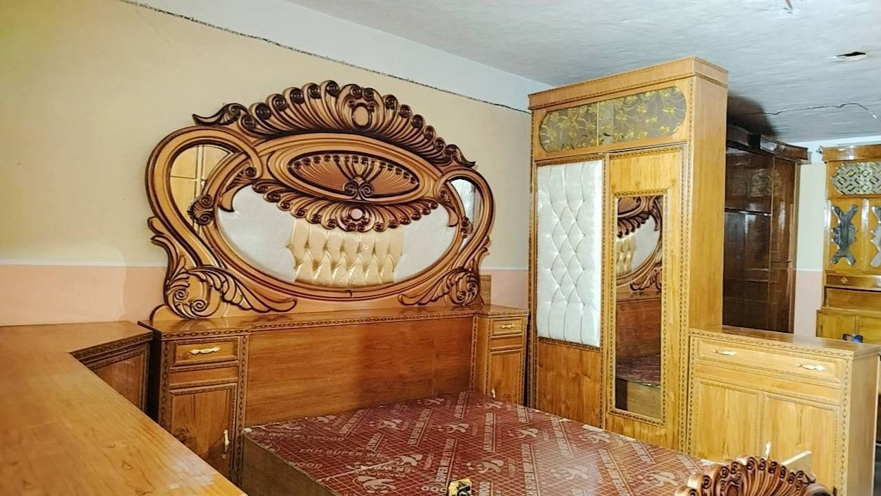 السلام عليكم يوجد غرفه توج ملحق للبيع خشب صاج عراقي اخو الجديد السعر مليون ١٥٠ وبي مجال للاستفسار على هاذ الرقم *********** يوجدوتساب

