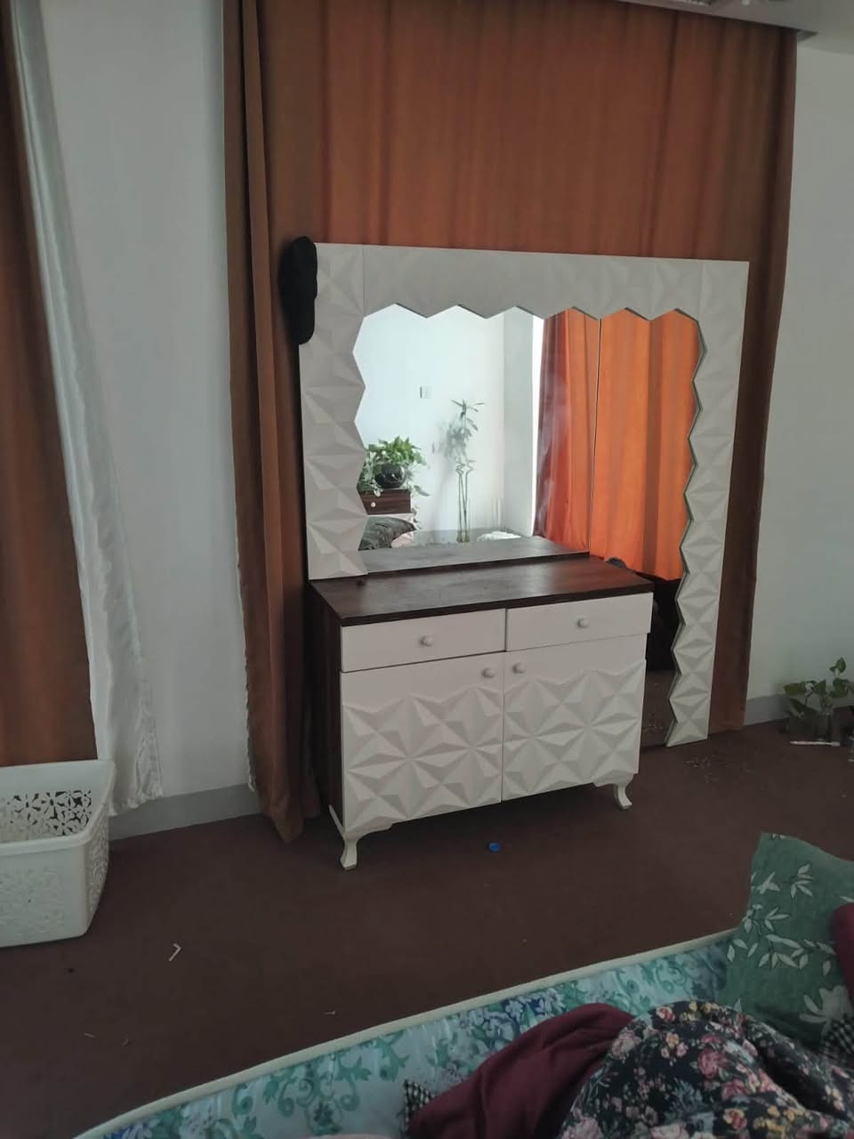غرفة اخشاب نفرين كلش نضيفه للبيع بسعر 425 
للستفسار *********** 
عنوانه 📍سليمانيه بكرجو شارع عوال مقابيل حديقة كوستجم او مدرسة شنيار للبنات ((معرض حذيفه)) 
يوجد توصيل + فتح وشد غرف نوم
