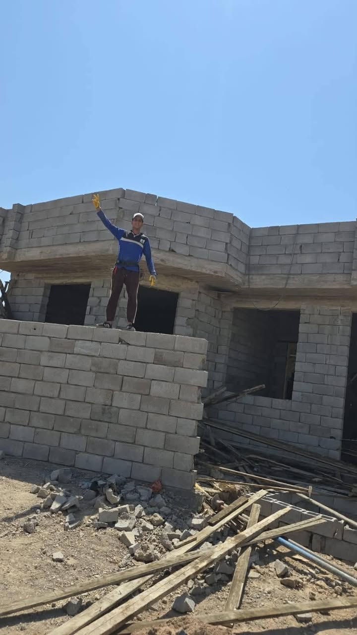 🔥 ابنِ بيتك وأنت مرتاح مع شركة أرض الماس للمقاولات! 💎🏗️
​تحلم ببيت العُمر؟ شركة أرض الماس وياك من الأساس للسطح!
​تعلن شركتنا عن تنفيذ كافة أشكال البناء والهياكل، مع ضمان كامل لحقك وراحتك:
​✅ عقد ومكاتبة رسمية: اتفاق قانوني موثق بين الطرفين يضمن كل شروطك ومواصفاتك.
✅ شغل حسب الطلب: ننفذ بالظبط مثل ما ترغب وتتفق معنا.
✅ دقة وإتقان: كادر متخصص يهتم بأصغر التفاصيل.
✅ التزام بالمواعيد: تسليم بالوقت المحدد بدون أي تأخير.
​📲 للتواصل والاستفسار المباشر:
​👤 عدنان: ***********
👤 محمد: ***********
👤 أنمار: ***********
​💡 أرض الماس.. الدقة والتطور في بناء المستقبل.

