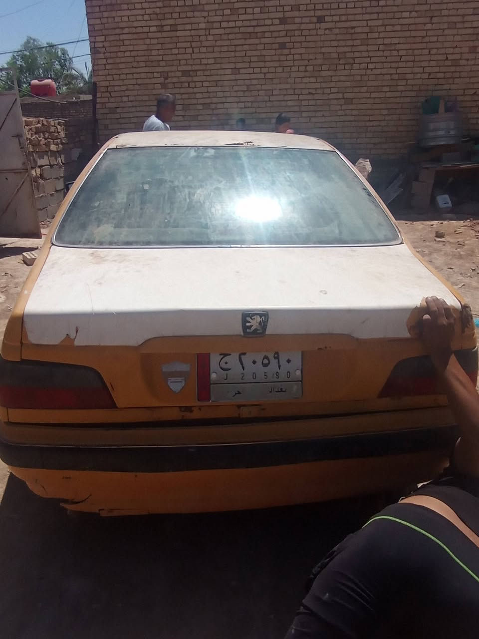 السلام عليكم عندي بيجي باص للبيع موديل 11 بها ماكينه قائمه سياره بلاديه بس متروكه راعيها عندي رقم راعيها سياره تاركها عنوان بغداد مدينه الصدر السعر 16 وفوقوا بها مجال ***********
