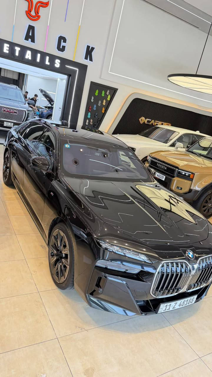بسم لله ماشاء الله 🧿
 القوة المتانة الامان والهيبة  الكرستالة 1/1 بي ام دبليو 740 mkit connect drive موديل 2025 رقم بغداد وكالة العروش فول اوبشن اعلى مواصفات  ماشية 22 الف كم ابوآب أوتوماتيك شاشة سقفية خلفية كبيرة مساج اربع مقاعد بالاضافة تدفئة وتبريد اربع مقاعد الاطارات الخلفية متحركة الانارة بالسقف سكاي لاونج  اعلى مواصفات مع عقد صيانة خمس سنوات مجاني شامل كل شيء السيارة بدون حادث وبدون صبغ وبدون بارد بالاضافة مغلفة ppf عليه ضمان 
للاستفسار ***********
