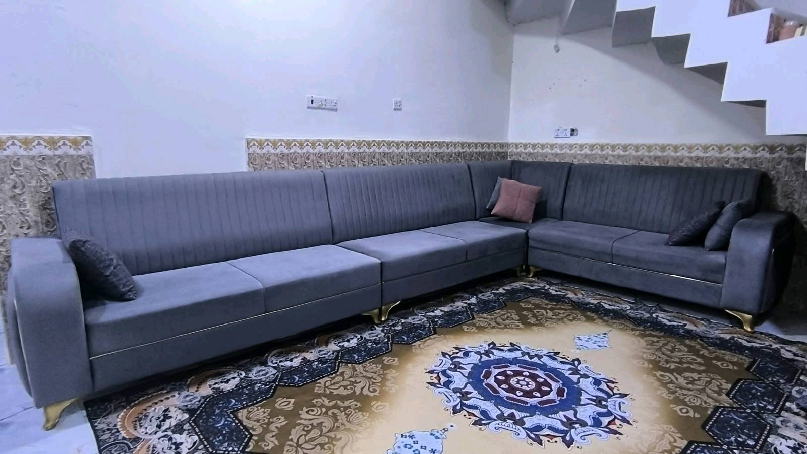 تخم قنفات 9 أمتار تزگام نظيف 98٪ و جديد السعر 750,000 العنوان الجزيرة ***********