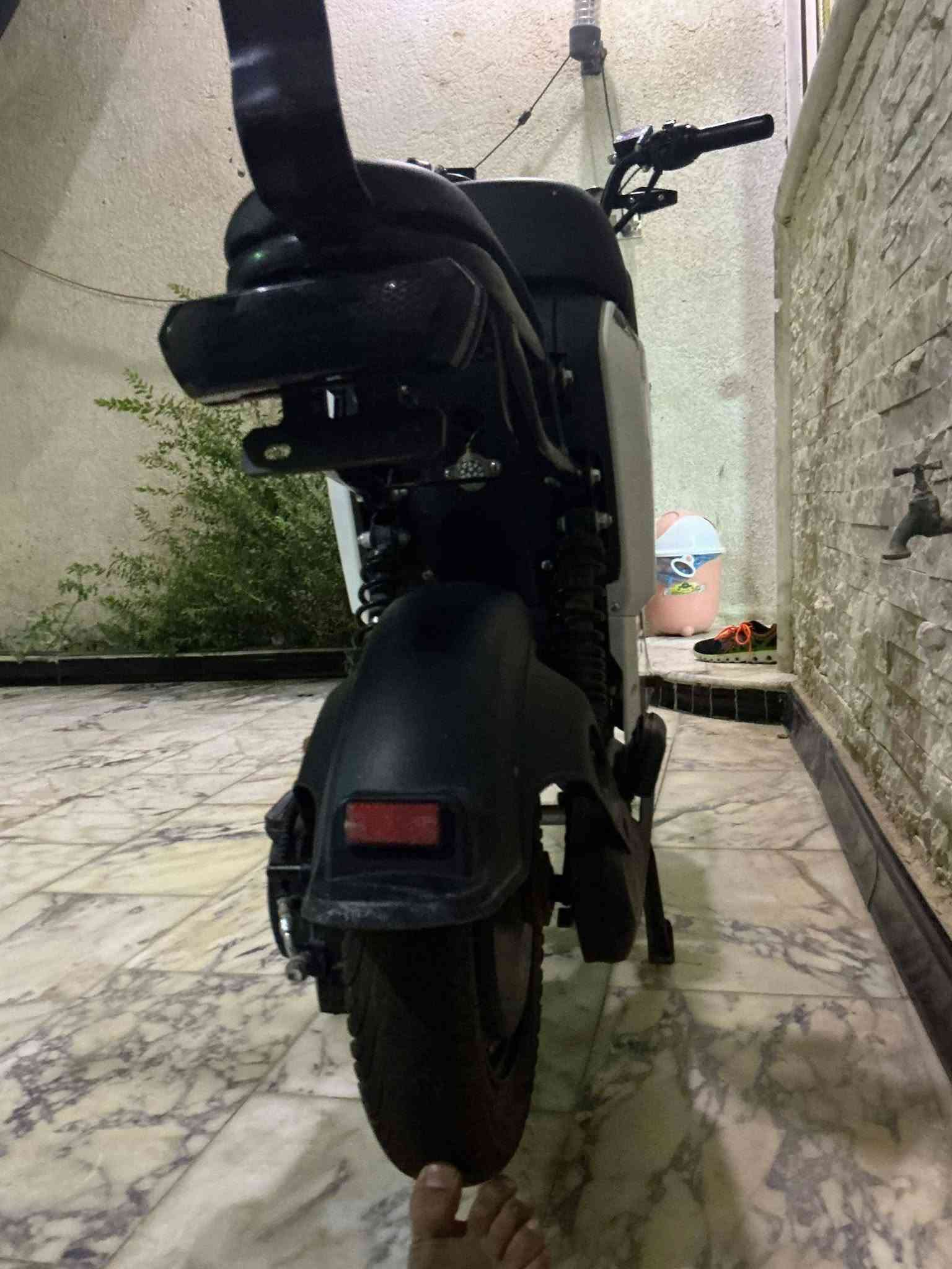 السلام عليكم دراجه شحن r9 للبيع دون بطاريات السعر 200 الدراجه نضيفه.... ***********
