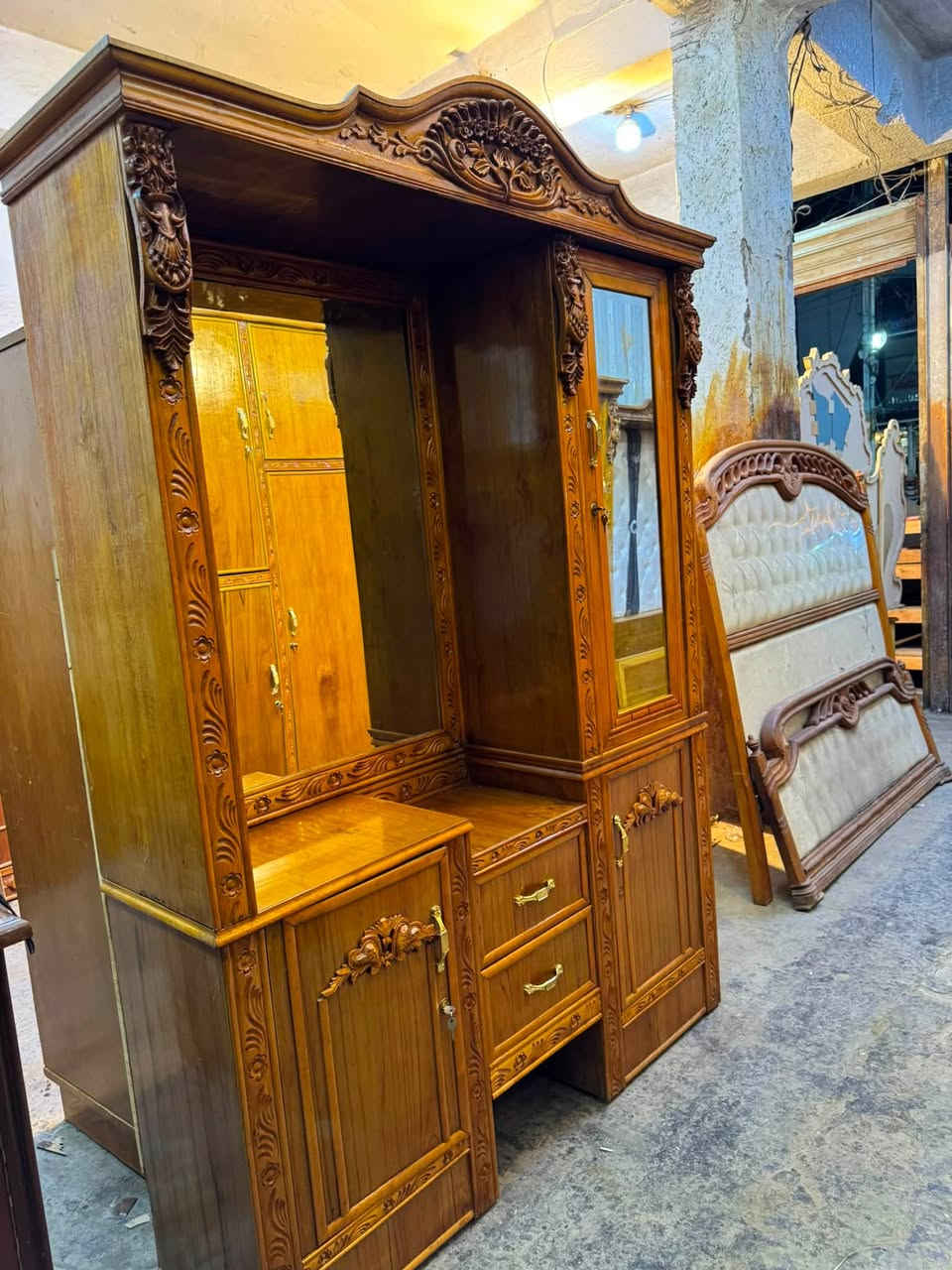 معرض السجاد للأثاث
غرفه ٦ باب مستخدمه دزاين مسرح ملكي دنك زان داخل خارج صاج لوجه ٦ ملم شغل ثقيل جدا شغل مرتب وحلو للحجز والاستفسار الاتصال /***********☎️
