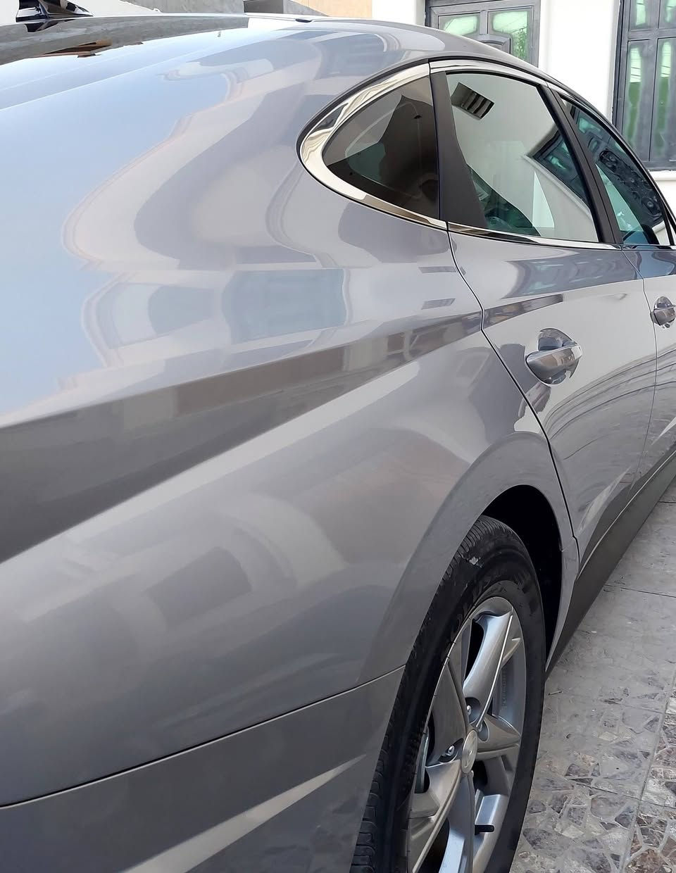 سلام عليكم
Sonata 2023 2.5L SE
السيارة وارد أمريكي حادثها خفيف كلش فقط الجاملغ الأيسر الأمامي معدل و راجع نفسه لا صبغ و لا دواخل و لا أي شيء 
رادار أمامي تفاعلي
رادارت جانبية تفاعلية
رادار خلفي تفاعلي 
المرايات تعتيم ذاتي كلهن 
مثبت سرعة
أوامر صوتية 
نظام خروج عن المسار 
قيادة شبه ذاتية
تحديد مسافة بينها و بين السيارة الأمامها 
Auto start stop engine 
4 وضعيات قيادة 
سايد بريك كهربائي {دگمة}
أوتو هولد 
داخل أبيض 
كامرة خلفية مزدوجة 
بك لايتات لدات
لايت لد و عدسات 4 لكل لايت
شاشة حجم 8 إنج تدعم أبل كار بلي و أندرويد أوتو وايرليس {بدون واير}
السيارة ما بيها أي مسج و لا كلوب مشتعل و نظيفة كلش بالواقع أحلى من الصور أستخدام قليل كلش ماشية 15 ألف ميل فقط السيارة سنوية بأسمي رقمها بغداد حلو و كتلوكاتها و دفاترها كلشي موجود و كلشي جاهز بيها على آخر حباية و بالعافية على الياخذها 
السعر 17,200 دولار 
مكان السيارة - الحلة
للتواصل و الأستفسار أكثر 
***********
