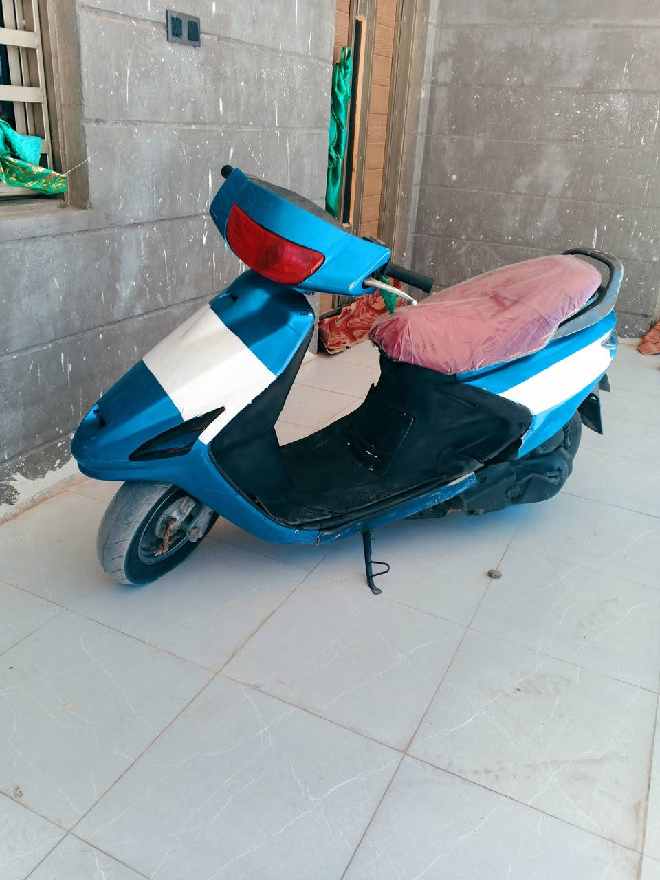 السلام عليكم   ذبانه فراشه  نثيه( رمبه) محرك ما مفتوح بيه برغي الدراجه ابلاديه كهربائية كامله سلف شغال كابريته ابلادي ما ملعوب بيه اترايك بيه 120  ناعمه كلش  كفرات جدد  ابلاديات   السعر  325 وبيه مجال  للشراي 
مكاني بابل شوملي  
الشراي  يتصل لحد يراسل  ***********
