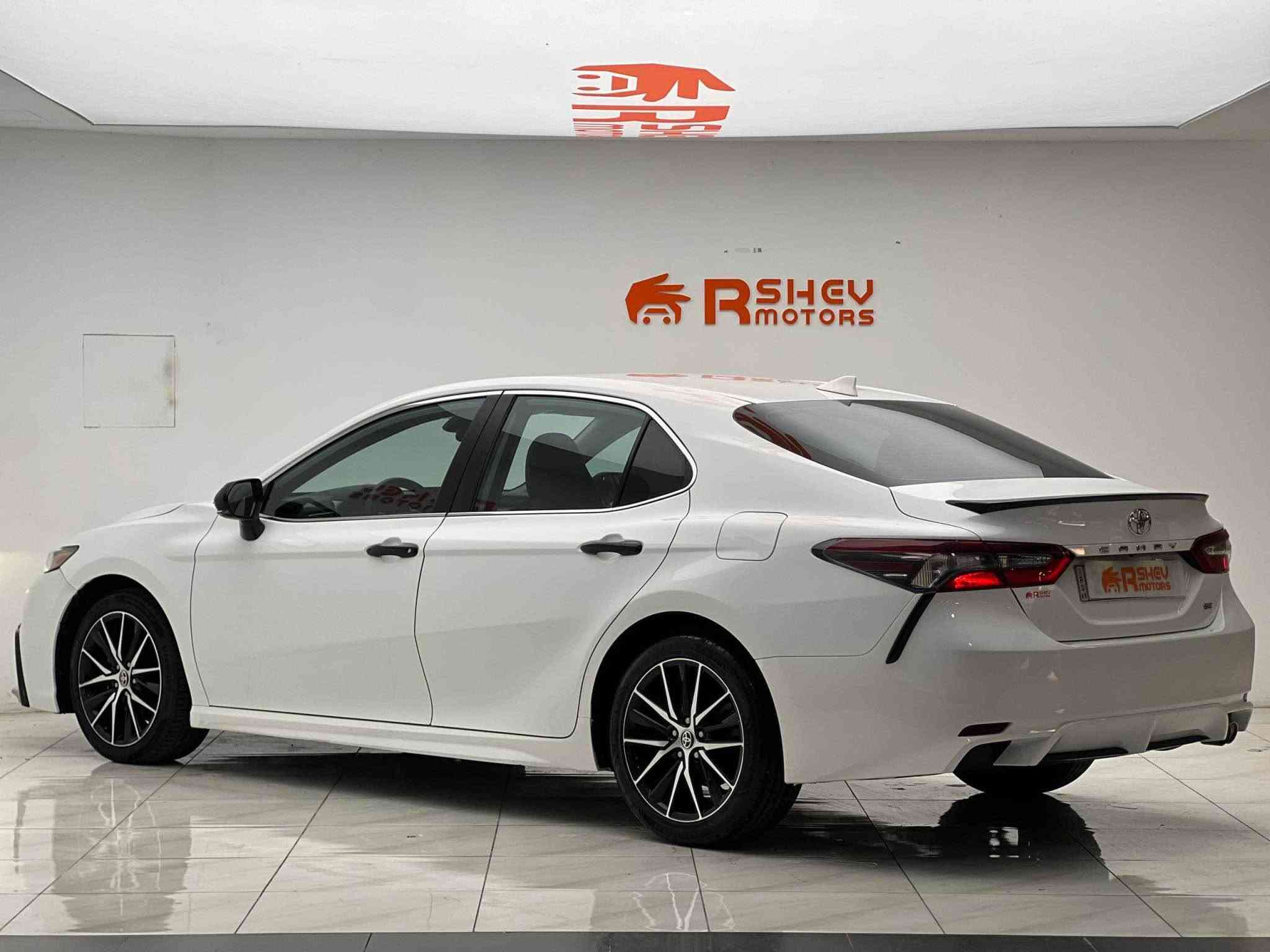 Toyota Camry 2022
تويوتا كامري ٢٠٢٢
 مواصفات SE  

مكينة ٤سلندر حجم٢.٥لتر 
ماشية 109,000 ميل و بحالة ممتازة على وضع الشركة  

السيارة بیها ربع بنید صبغ و تعدیل بالجاملغ بدون دواخل بدون ایرباک کلش حلوة و مرتبة ما بيها مصرف 

السیارة مرقمة رقم دهوک الدولي شرط التحویل
مكفولة من كير و محرك و كهربائيات

و ب سعر (192$) ورقة و بيها مجال

مكان السيارة

دهوك -معرض ارشف R-Shev
رقم51 من معارض التيرمينال 

***********
*********** دهوك, العراق
