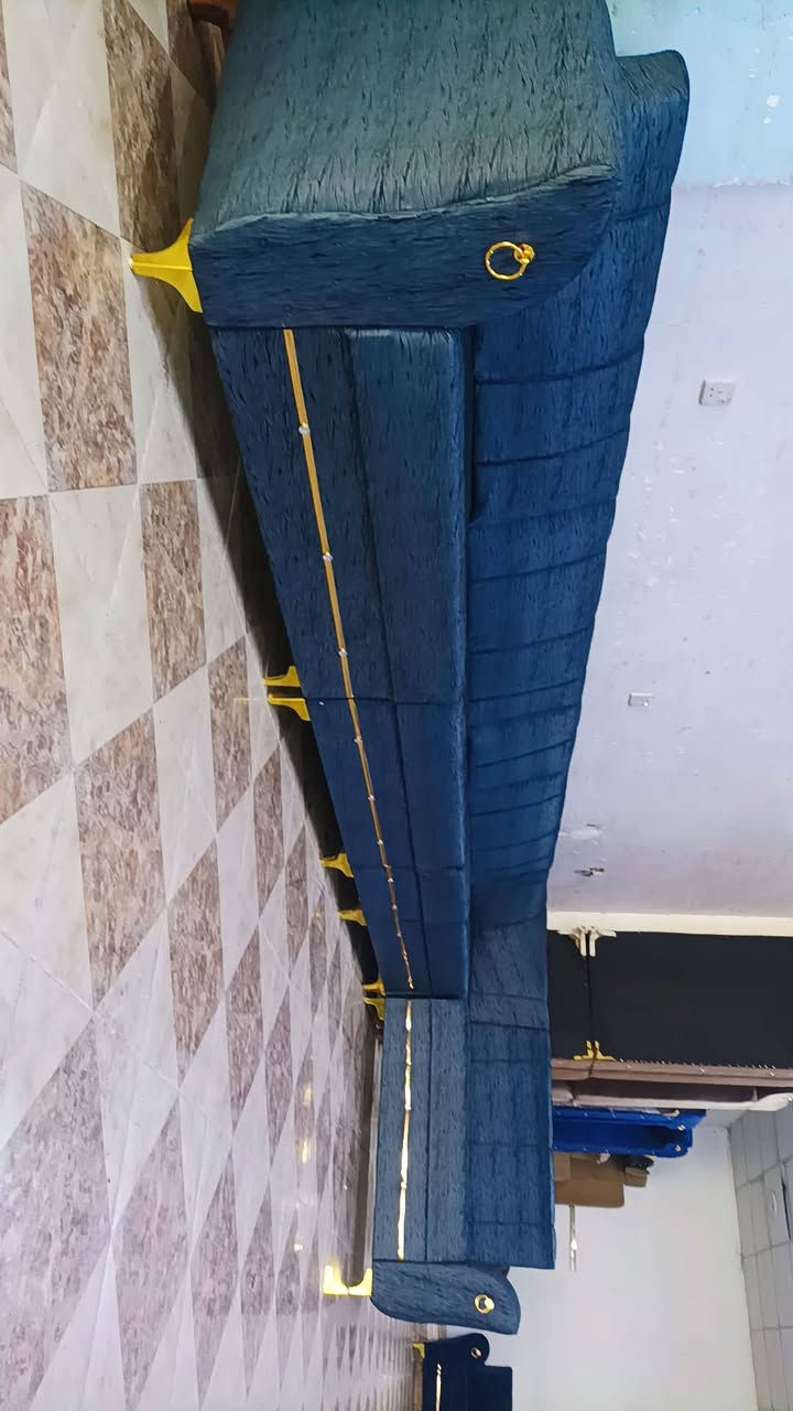 يالله تم وصول حاويه 
شرط النظافه 
بيع او مراوس عندك تخم جلسه عربيه كاونتر ناخذه منك 

العنوان الخضر وعندي توصيل استفسار اكثر مراسله الصفحه 
*********** واتساب
