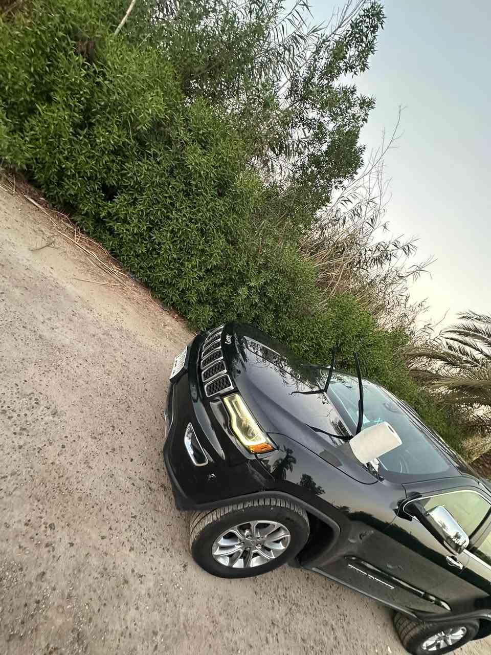سلام عليكم للبيع جيب كراند شيروكي فوللللل للأخير حادثه دعاميه فقط وشويه بارد بل بنيد السياره موديل ١٩بس معلايه ٢٢مكمل معامله ودافع رسوم فقط تدفع كمرك وتستلم لوحات والسياره بأسمي اني مستورده من امريكا ومن دخلت للعراق لحد هسه هيه على أيدي كير مكينه حداديه تبريد كله كفاله السياره بل جيس وترايك ١٨٠

المواصفات///—————————
* فتحه
* فرش المقاعد من الجلد .
*المقاعد تدفئة تبريد . 
* المقاعد الأمامية كهربائية .
* ذاكرة لحفظ وضعيات الجلوس . 
* المقاعد الأمامية مع تدفئة . 
* صف المقاعد الخلفية مع تدفئة . 
* ويل قياس 20 .
* مقود السائق كهربائي . 
* تدفئة ستيرن . 
* نقطة عمياء
* نظام الملاحة (GPS) . 
* نظام خاص للطرق الوعرة . 
* مصابيح امامية زنون . 
* المصابيح الأمامية مع LED لايت . 
* كشافات الضباب زنون . 
* تشغيل عن بعد .
* صندوق كهربائي .
*  حساسات أمامية . 
*  حساسات خلفية .
* كاميرا خلفية .
* مرايا بخاصية التعتيم الذاتي . 
* مرايا جانبية قابلة للطي كهربائيا . 
* بلوتوث تلفون . 
* محدد سرعة . 
رقم لهاتف ***********
