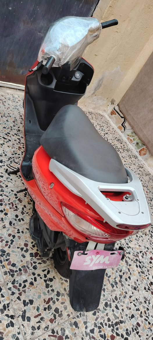 سلام عليكم دراجه سيام للبيع كفاله عامه مكينه مامفتوحه شرط الفحص اي نقص مابيهه كلشي بيهه شغال سلف هندر دراجه نضيفه جانت مضمومه الدراجه كفاله من كلشي مكاني مجر للاستفسار ***********
