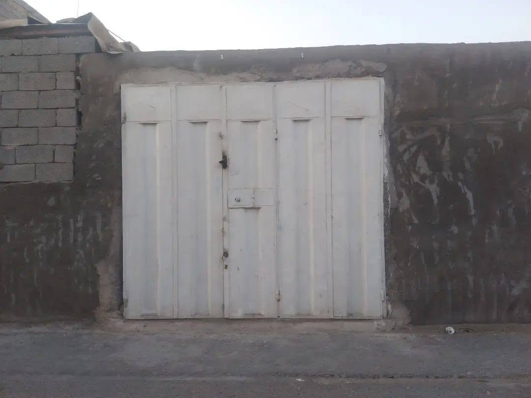 سلام عليكم بيت ركن الواجهة 8 ونص ونزال 12ونص يحتوي على غرفه نوم وأستقبال حمام تواليت خارجي وحمام داخلي زائد ترك اللبيت صب مسلح كله كاشي جديد البيت يحتوي على محل أسواق الموقع بحث العلمي بشارع معمل الثلج مقابل المركز السعر المطلوب 37 مليون *********** بغداد, العراق
