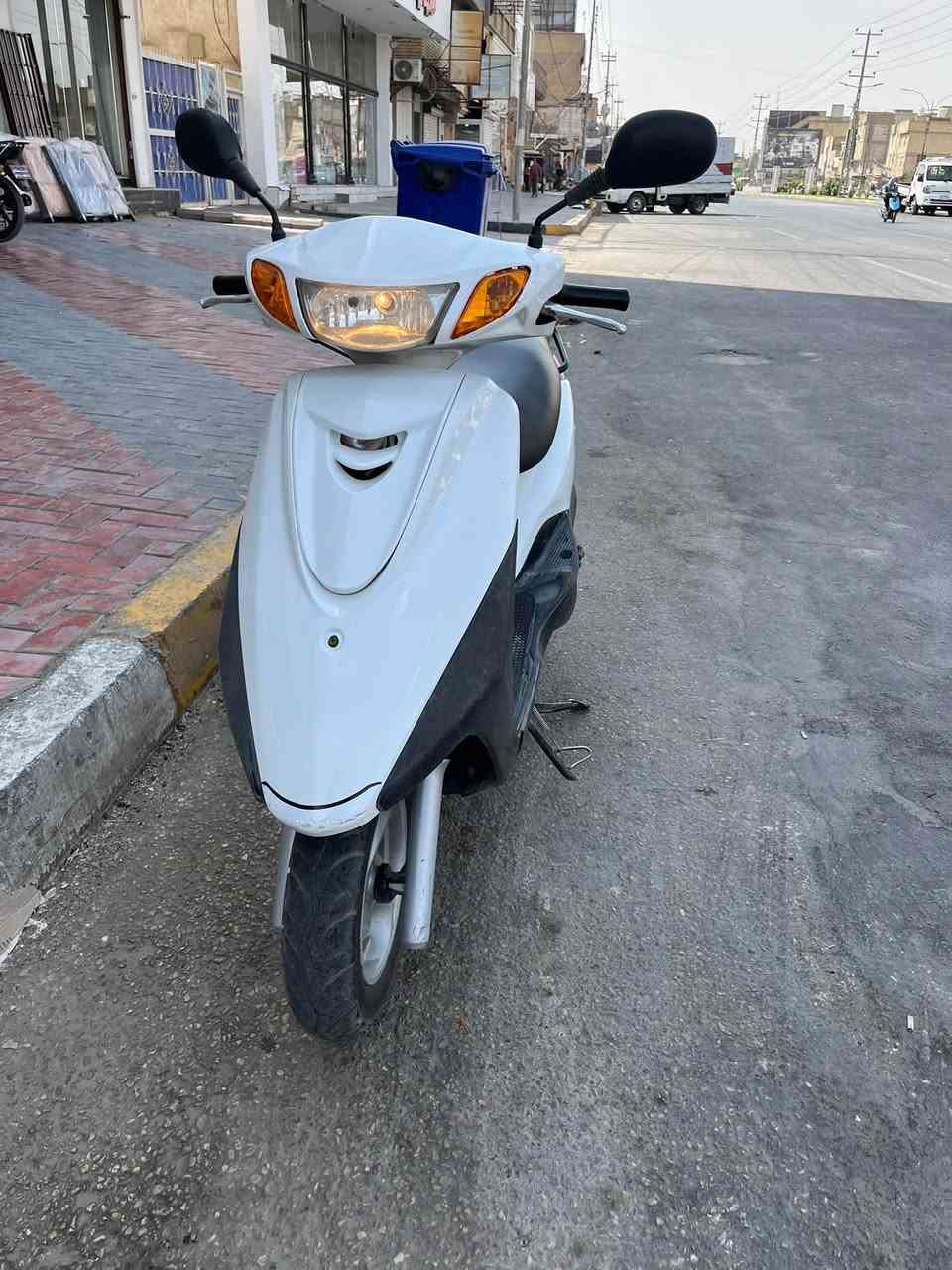 السلام عليكم دراجه لكزز للبيع نظيفه وكولشي شغال سعرها 900 وبيها مجال العنوان كربلاء مقابيل مدينه العاب السندباد ***********
