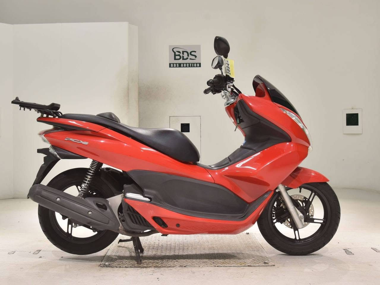 السلام عليكم PCX جيل اول 🇯🇵 ياباني
‏​⚙️ المحرك: 125CC مواصفات150 شوتة كبيرة
‏الدراجة رمبة
‏​🎨 اللون: احمر مميز ❄️.
‏ماشية 39الف  وبل يابان ماشية 34الف
‏سويجات العدد 2
‏مواصفات
‏حساس ازدحام ✅
‏حساس استان ✅
‏الدراجة ورقة المزاد مالتهة وصور اليابان وتقريرهة  مالتهة موجود
‏🛠️ الدراجة: مكفولة
‏​​📍 الـمـكـان: بـغـداد :الشعب
‏📱 لـلـتـواصـل والإسـتـفـسـار: (‪***********‬)
‏

نص مكتوب في الصور:
- HONDA PCX
- Inspected
- Sold
- Starting price
- 134 000 ¥
- 50 000 ¥
- Final price
- 254 000 ¥
- 170 000 ¥
- Cost calculation
- Price in yen
- Finish price in yen
- 000 000 ¥
- Calculate