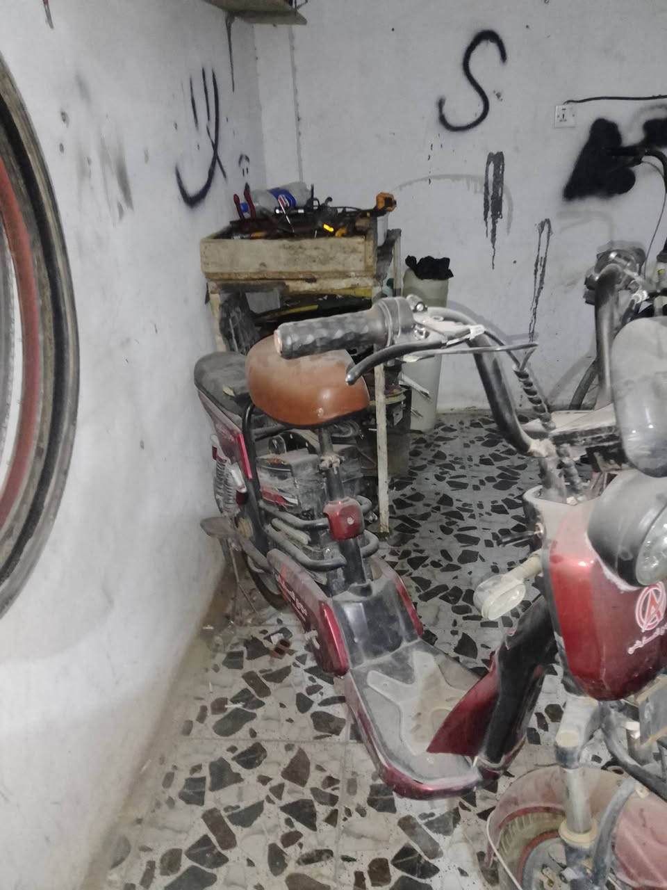 سلام عليكم بايسكل شحن للبيع جديد بي نقص بس بطاريات  كامل مكمل بي نقص بس بطاريات سعر 120 بي مجال بصيط العنوان ديالى بعقوبة تقاطع قدس ستفسار كثر
***********
