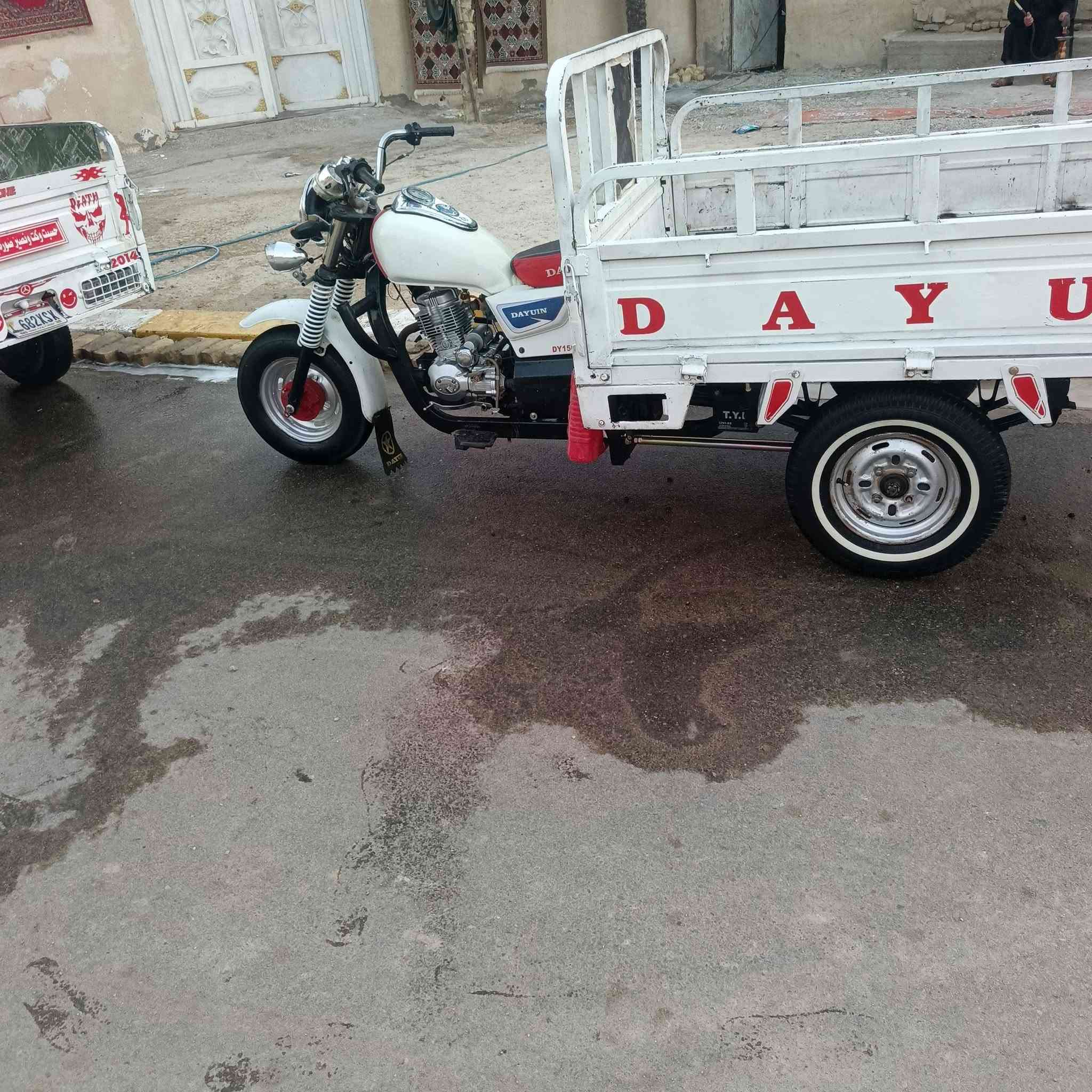 السلام عليكم ستواتات اثنين وحده مديل 14 وبديه مال واحد وعشرين والثانيه مديل 11 كهربايت اثنهين شغالت 
نكره سلف وراق كامله اثنيهن مكاين ما مفتوحات اثنيهن 
تواير ابو الخطه مكان ناصريه مركز حي الفداء لتصال *********** / وهاذ بي واتساب ***********
