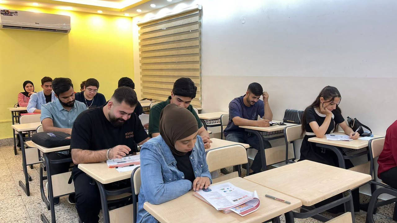 🚀 من طالب يبحث عن وظيفة… إلى شخص يعرف كيف يعمل!
🎯 برنامج (توظيف) من كامبرج البريطاني
البرنامج المصمم للطلاب والخريجين وكل من يريد أن يدخل سوق العمل وهو يمتلك المهارات التي تحتاجها الشركات.
اليوم، الشهادة الجامعية وحدها لا تكفي!
سوق العمل يبحث عن شخص يستطيع التحدث، الكتابة، التواصل، العمل ضمن فريق، وفهم بيئة الشركات.
وهنا يأتي دور برنامج (توظيف) 👇
🔥 ماذا ستتعلم؟
📘 General English
لتطوير لغتك الإنجليزية وبناء أساس قوي للتواصل.
💼 Business English
لتتعلم اللغة المستخدمة في الشركات والاجتماعات وبيئة العمل.
✉️ Email English
لتتقن كتابة الإيميلات والمراسلات الرسمية بطريقة احترافية.
🤝 Workplace Skills
مهارات التواصل، العمل الجماعي، التعامل مع المواقف الوظيفية والمهام العملية.
💥 ما الذي يجعل برنامج توظيف مختلفًا؟
لأنك لن تتعلم اللغة بطريقة نظرية فقط!
ستدخل في تجارب وسيناريوهات تحاكي بيئة العمل من خلال:
✔ اجتماعات ومناقشات عملية
✔ توزيع مهام ومسؤوليات
✔ العمل ضمن فرق
✔ إعداد تقارير ومهام مهنية
✔ كتابة المراسلات والإيميلات
✔ محاكاة مواقف تحدث داخل الشركات
✔ تطوير مهارات التواصل واتخاذ القرار
🎯 الهدف؟
أن تنهي البرنامج وأنت أكثر استعدادًا للتعامل مع أول يوم عمل، وليس فقط أكثر معرفة بالمعلومات النظرية.
🎓 ماذا تضيف إلى ملفك بعد البرنامج؟
🏅 شهادة إتمام من كامبرج
📄 تقرير أداء وتقييم للمهارات المكتسبة
📝 إفادة رسمية بالبرنامج والتدريب
📚 مواد تدريبية باللغة الإنجليزية
💼 تجربة تدريبية يمكنك إبرازها ضمن سيرتك الذاتية
✨ اجعل الـ CV الخاص بك يعكس مهاراتك… وليس شهادتك فقط!
👨‍🎓 البرنامج مناسب لـ:
▪️ طلبة الجامعات والكليات
▪️ الخريجين الجدد
▪️ الباحثين عن فرص عمل
▪️ المقبلين على أول وظيفة
▪️ الموظفين الراغبين بتطوير مهاراتهم
▪️ كل من يريد رفع مستوى الإنجليزية المهنية
🔥 لا تنتظر أول وظيفة حتى تتعلم كيف تعمل… تدرب أولًا، ثم ادخل سوق العمل بثقة.
🇬🇧 كامبرج البريطاني – العراق
تعلم • تدرب • تطور • استعد لسوق العمل
📍 فروعنا في العراق:
🏢 بغداد – المنصور: شارع معرض الزهور، مقابل بلدية المنصور
☎ ***********
🏢 بغداد – زيونة: الشارع الخدمي، بجوار دار الأزياء، شارع مجمع المدارس
☎ ***********
🏢 الموصل: حي الفلاح، مقابل مطعم مستر جكن
☎ ***********
📞 الإدارة العامة لكافة الفروع:
***********
📌 التسجيل متاح بالحضور إلى المعهد أو عبر التحويل المالي.
#برنامج_توظيف
#توظيف_كامبرج
#Cambridge_Iraq
#تدريب_مهني
#طلاب
#خريجين
#الباحثين_عن_عمل
#Business_English
#Email_English
#General_English
#Workplace_Skills
#Job_Ready
#CV
#التطوير_المهني
#مهارات_العمل
#سوق_العمل
#كورسات_كامبرج
