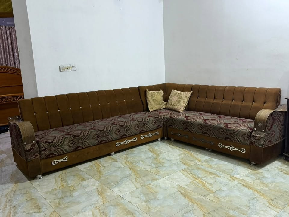 اغراض للبيع
الغرفة نطيفة مابيها اي كسر 
والديوان الاسفنج ابد منازل ولا اي كسر بس يرادلة غسل 
التواصل على رقم الواتساب

مكاني شهداء السيدية 
***********
