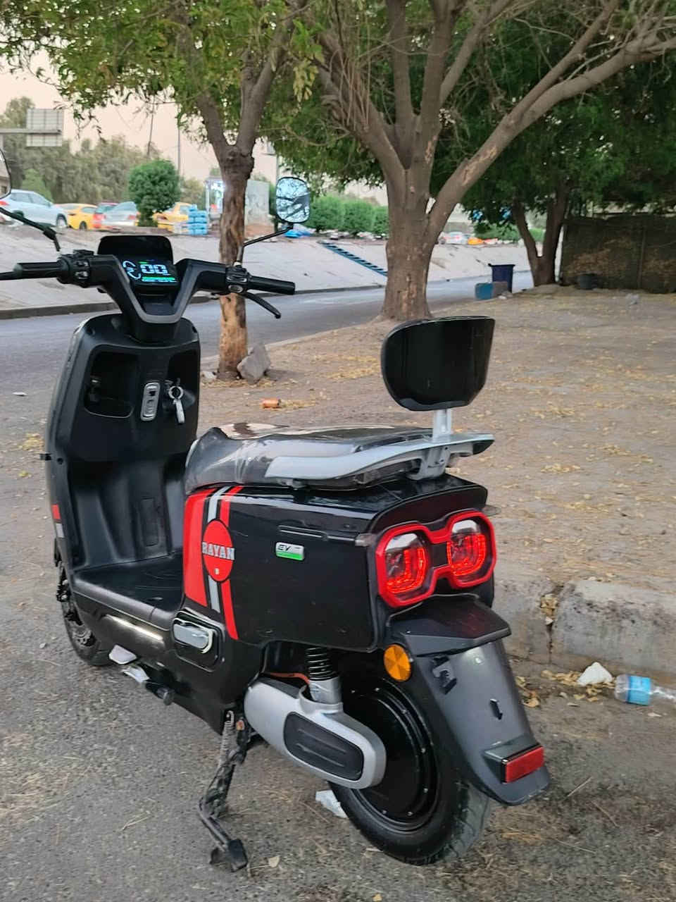 سلام عليكم دراجه شحن ام عيون للبيع دراجه بعدها بحيلها نضافتها كدام عينك بطارياتها نشطه امانه الله تجي وتشوفه بعينك شاحنتها وياها رايدها 650 وبيها مجال لشراي مكاني بغداد الدوره تواصل واتساب ***********
