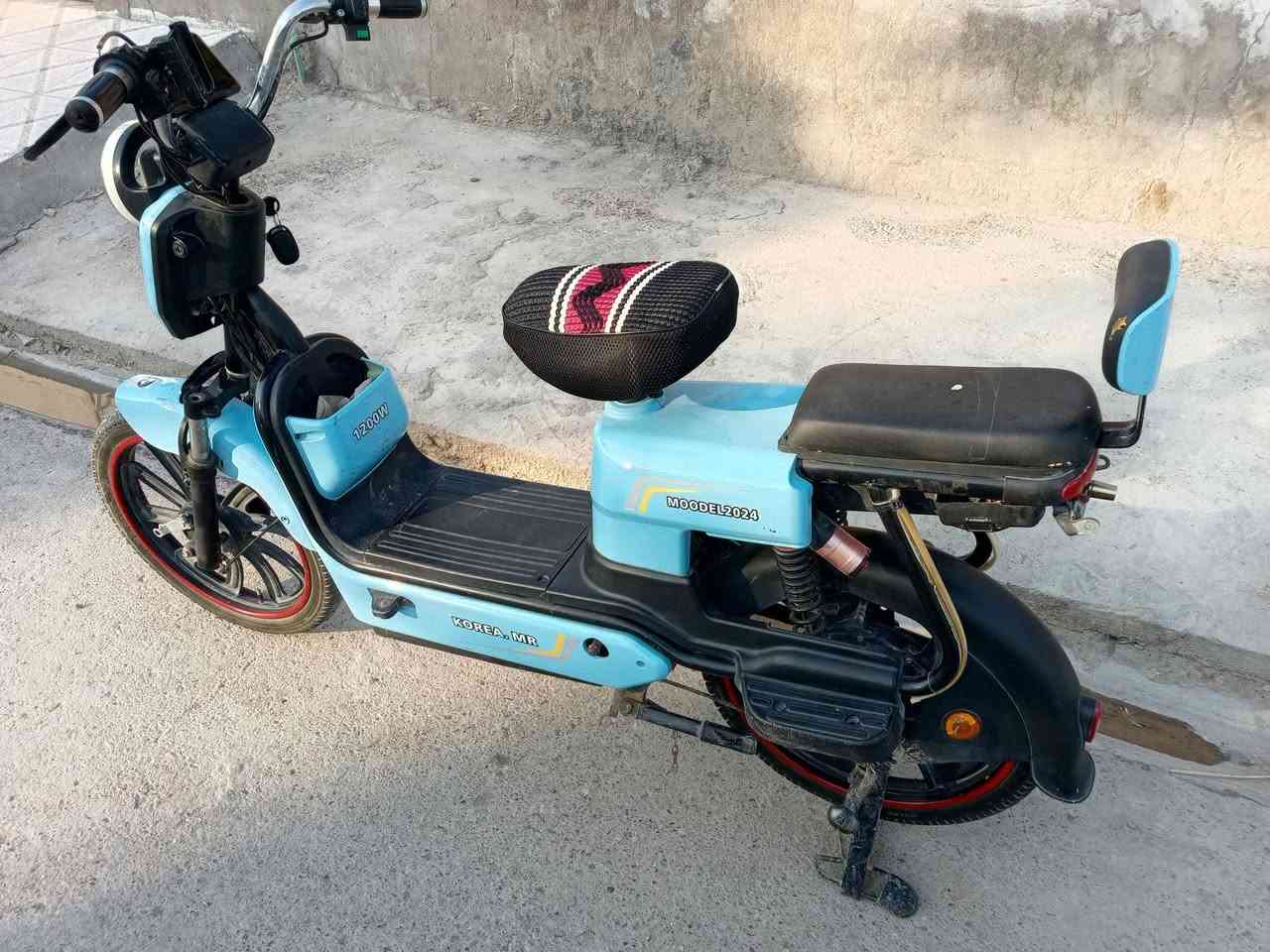 السلام عليكم دراجه شحن للبيع حجم 20 بطاريات جدد خمسه باتري خير من الله نظافه فول الدراجه الجديده تايرات جدد مناقصها اي شيء العنوان ديالى تقاطع السوداء سعر الدراجه 225 بها مجال الطيبين رقم الهاتف ***********

