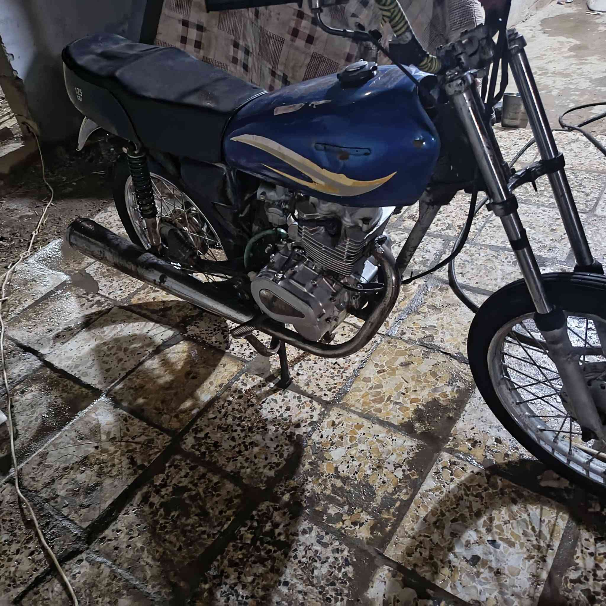 سلام عليكم دراجه للبيع محرك ستوته سلف تشتغل سعر 300 بيها مجال قليل كلش مكاني لبتيره رجائاً المو شراي لا يتعبني رقم *********** بي واتساب
