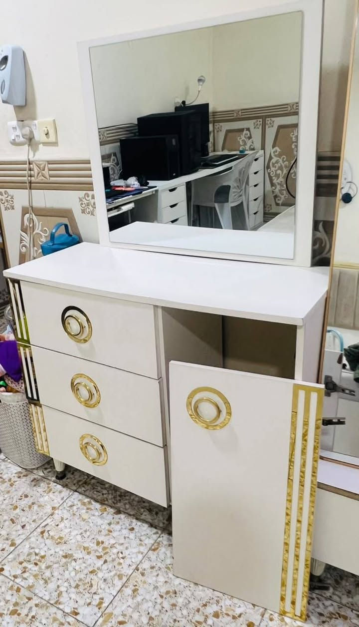 غرفه نوم تركي5قطع نضيفه جدا مع دوشك سعر نهائي قفل.250الف الضرر  خلع باب الميز تواليت عنوان بغداد غزاليه رقم بي وتساب فقط *********** اخذ سكرين للمنشور ودز وتساب
