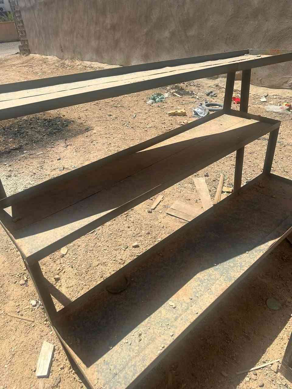 فاترينات عدد 4 3 حديد 1 المنيوم رف عدد 2 ميز حلويات
كلهن 100 الف
***********
