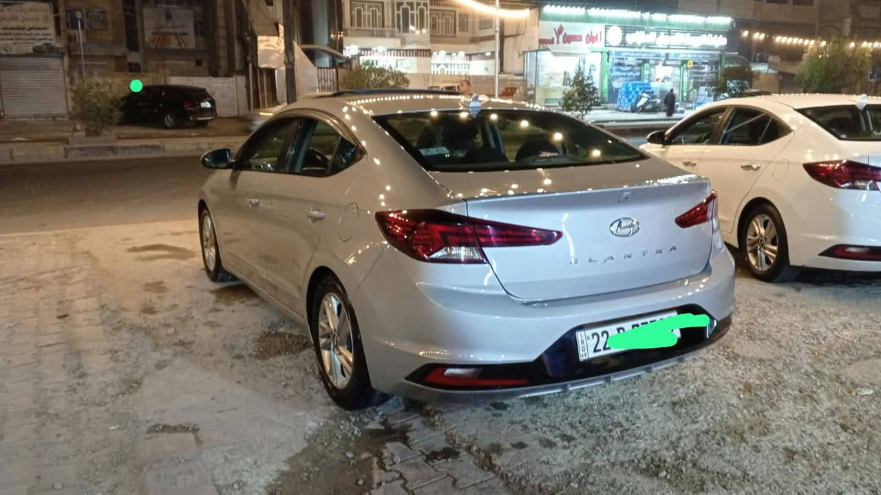 السلام عليكم
النترا موديل 2020 ماشية 70 محرك 2000دوش  رقم شمالي اربيل بسمي السياره وارد  امريكي حادثهة ربع بنيد فقط السيارة فول 1/1 السعر 125 مكان السيارة بغداد الشعب رقم ***********
