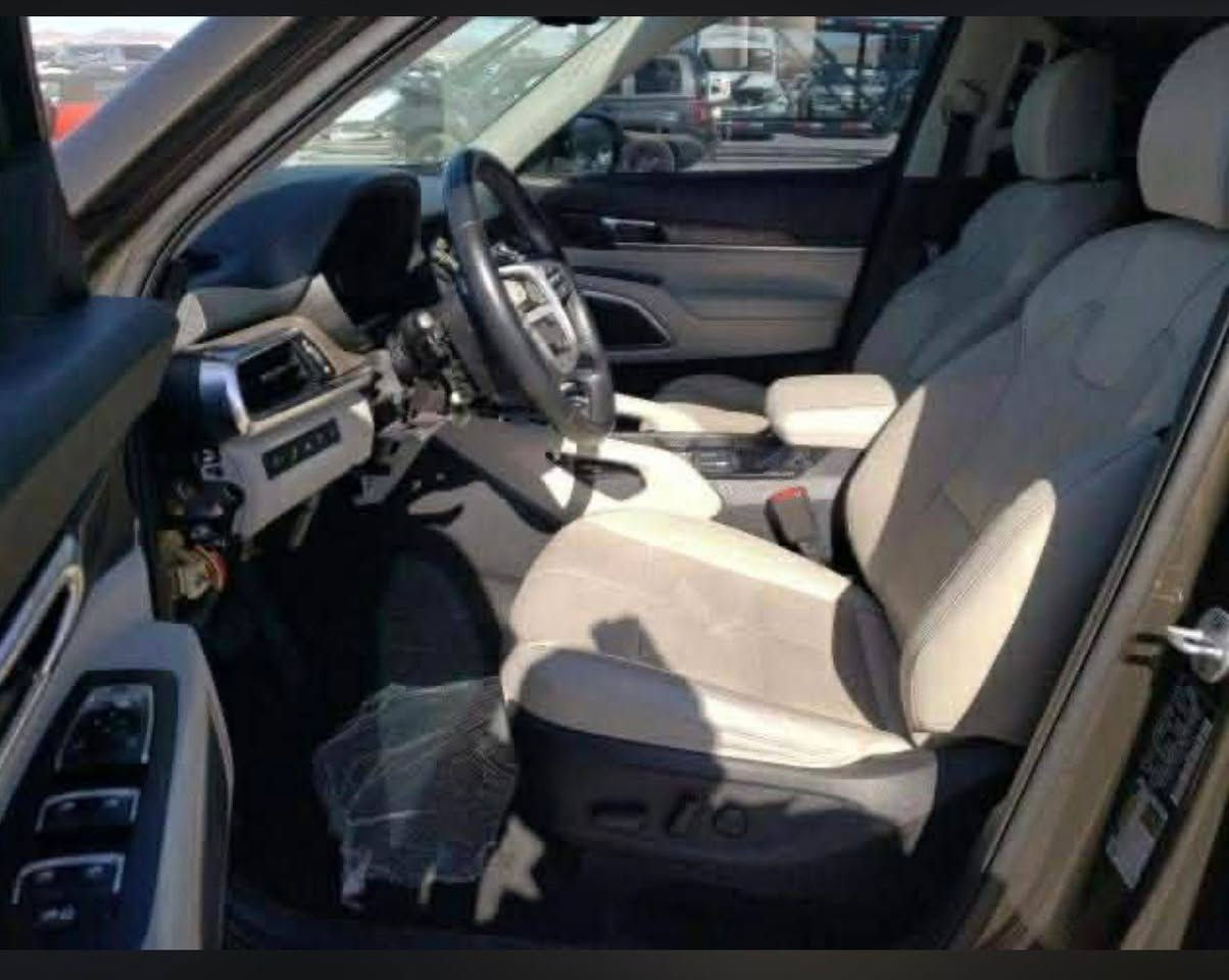 كيا تولرايد موديل 2021 مكفوله حادثها سرقة دواخل كما موضح في الصور رقم اربيل بأسمي تريد تحويل تريد وكاله
ماشيه 45 الف فقط هزه لغاية 2027
سياره جديدة مال جناي بيع فقط
المواصفات
.محرك 6سلندر بلادي3800 V
.7راكب كشنات فصل سياحي
.3 قطع تبريد
. كشنات تدفئه وتبريد
مري شفط
.كشنات كهربائية
. فتحة سقف(سلايت) 
. قياده ذاتيه
. راداد امامي وخلفي وجوانب
. نقطه عمياء
.برادات بلادي
. باب خلفي كهربائي عند التحسس
. تشغيل عن بعد
.طخم تاير جديد وسبير بلادي
وبعد موصفات هوايه جاهزه من كل النواحي
السعر 250 $ورقه 
بيها سونار الشراي يتصل ***********
مكان السياره بغداد الامين2 نواب الظباط خلف جامع الاسراء والمعراج
