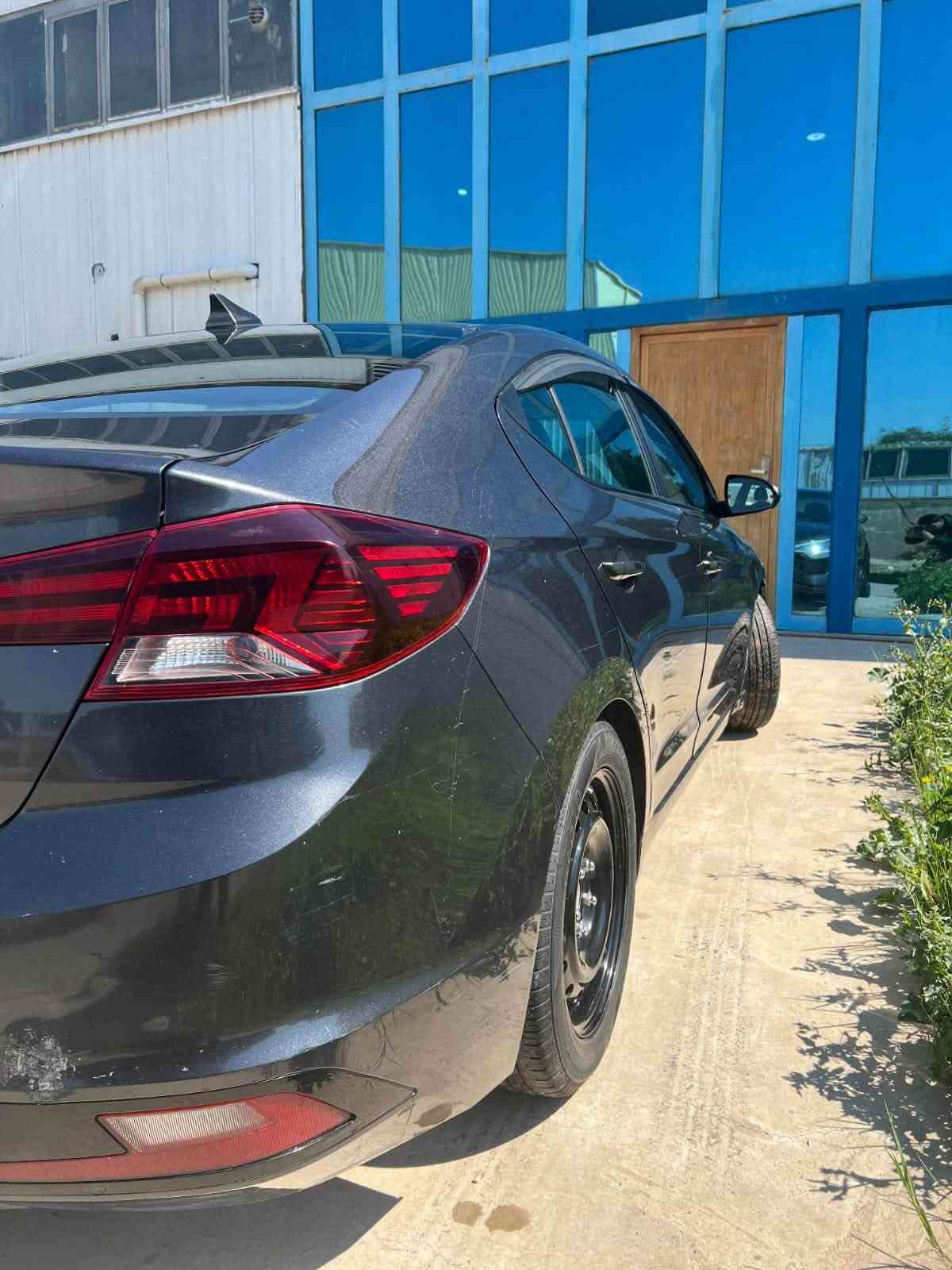 سلام عليكم للبيع هونداي النترا موديل 2020 حادثها جاملغات 2 وبنيد وشواصي مثل ماموضح وصور الحادث بلمنشور السياره كير اي تي محرك كفاله السياره ناقصها التبريد صونده الدفع مال تبريد طاكه تتبدل وتنشحن غاز فقط  السياره جاهزه  مكاني بغداد جسر ديالى *********** متواجد واتساب

نص مكتوب في الصور:
- 1_6b6