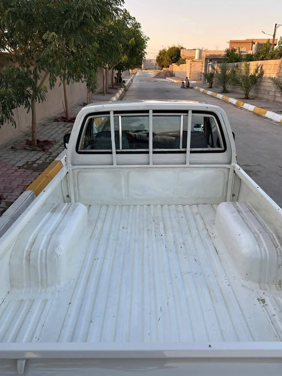 سەرەتا بەناوی خوای گەورە 
توێتا پیکاب 1985ڕەقەم دیالە تەحویل عەسڵ بەشەرتی تەحویلوو غەرامە بەناو کردن سەیارەکە بێزەڕبەیە شاسی نەتەقیە بەشەرتی مەکینەو گێڕو ئەکسل ماڵێکی پاکە سەیارەکە لەکەلارە سعری42گڵایە  لەگەڵ ڕێزدا.
***********
