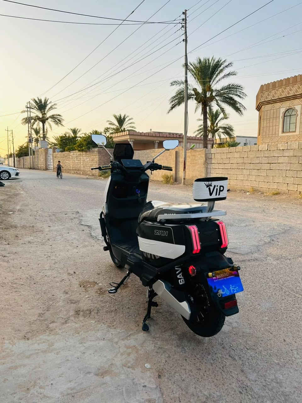 السلام عليكم
للبيع: موطور شحن صاعقة موديل 2025
الموديل: 2025
الأنظمة: نظام بارك (Park) + نظام R (رجوع للخلف) + مثبت سرعة.
الإنارة والإشارات: إشارات يمنة ويسرة.
الملحقات: يجي وياه سويج و2 بصمة.
السعر: [825]
للتواصل : *********** ( واتساب)
