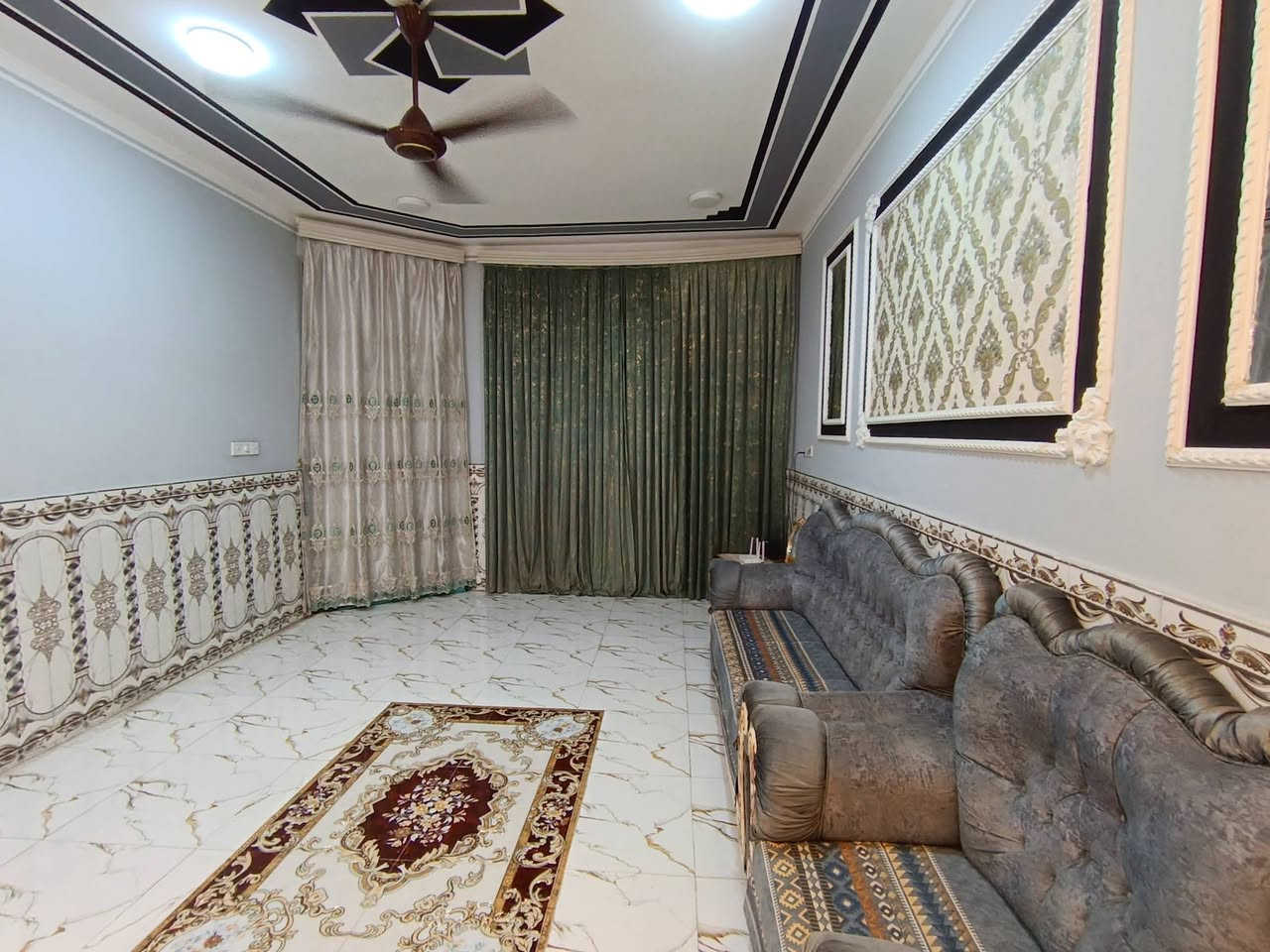السلام عليكم 
بيت للبيع بمواصفات ممتازة المساحة 200م
غرفتين نوم
صالة 
استقبال
مطبخ
البيت جاهز للسكن، في منطقة هادئة وخدمية بالكامل (من ناحية النت كيبل ضوئي+مجاري +ماء +كهرباء).
المكان:واسط/الصويرة/حي الاسرئ الزراعي/شارع سكلة الحاج شامل
 للاستفسار عن التفاصيل والسعر يرجى مراسلتنا على الواتس اب او الاتصال بنا.
***********
