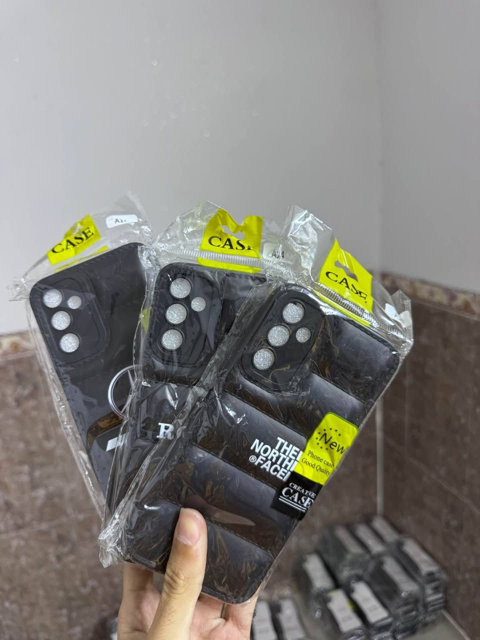 کەڤەری جلدی مۆبایل شتی ڕاقی و جوان
عەدەدیان ٧٥٠ دانەیە هەمووی بەیەکەوە ئەفرۆشم دانەی تەنها ٢٥٠ دینار مۆدیلێکی زۆر بەردەستە سامسۆنگ و تیکنۆ و ڕیدمی و ریلمی و هەواوی تێدایە 
گەیاندن بەردەستە ژمارە مۆبایل *********** أربيل, العراق
