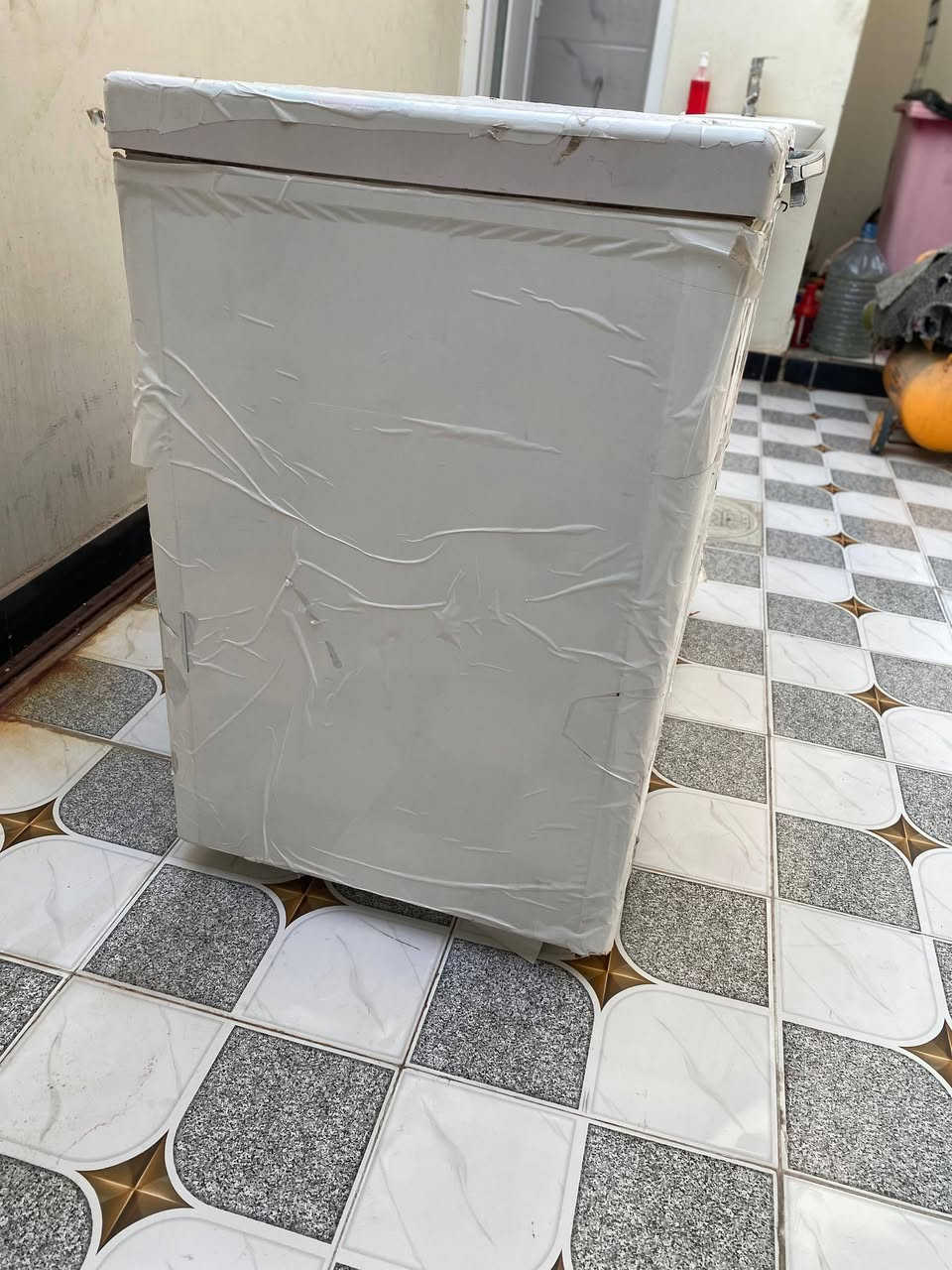 مجمده للبيع شغاله كلشي مابيها السعر 90وبيها مجال
العنوان البصره ابو الخصيب طريق الصحراء ***********
