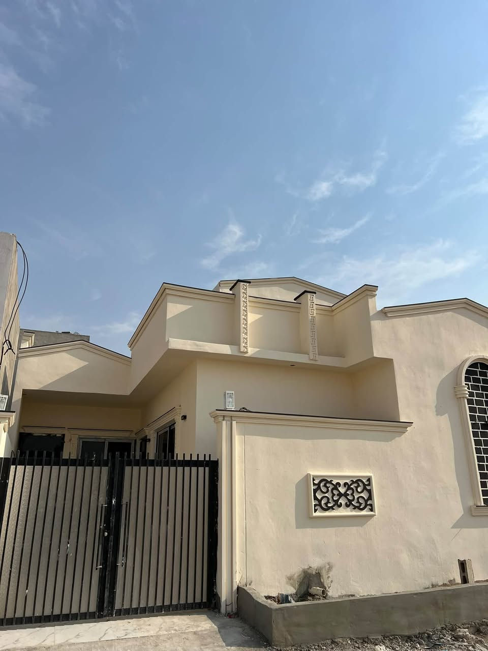 ‏بيت مربع صفر 100 متر البيت جديد تبريد مركزي عام￼
‏بيبان تركي سقف ثانوي البيت يتكون ثلاث غرف مع الاستقبال عنوان البيت كركوك حي بدر فرع مول حسين تواصل ￼ ‭***********‬ ￼
