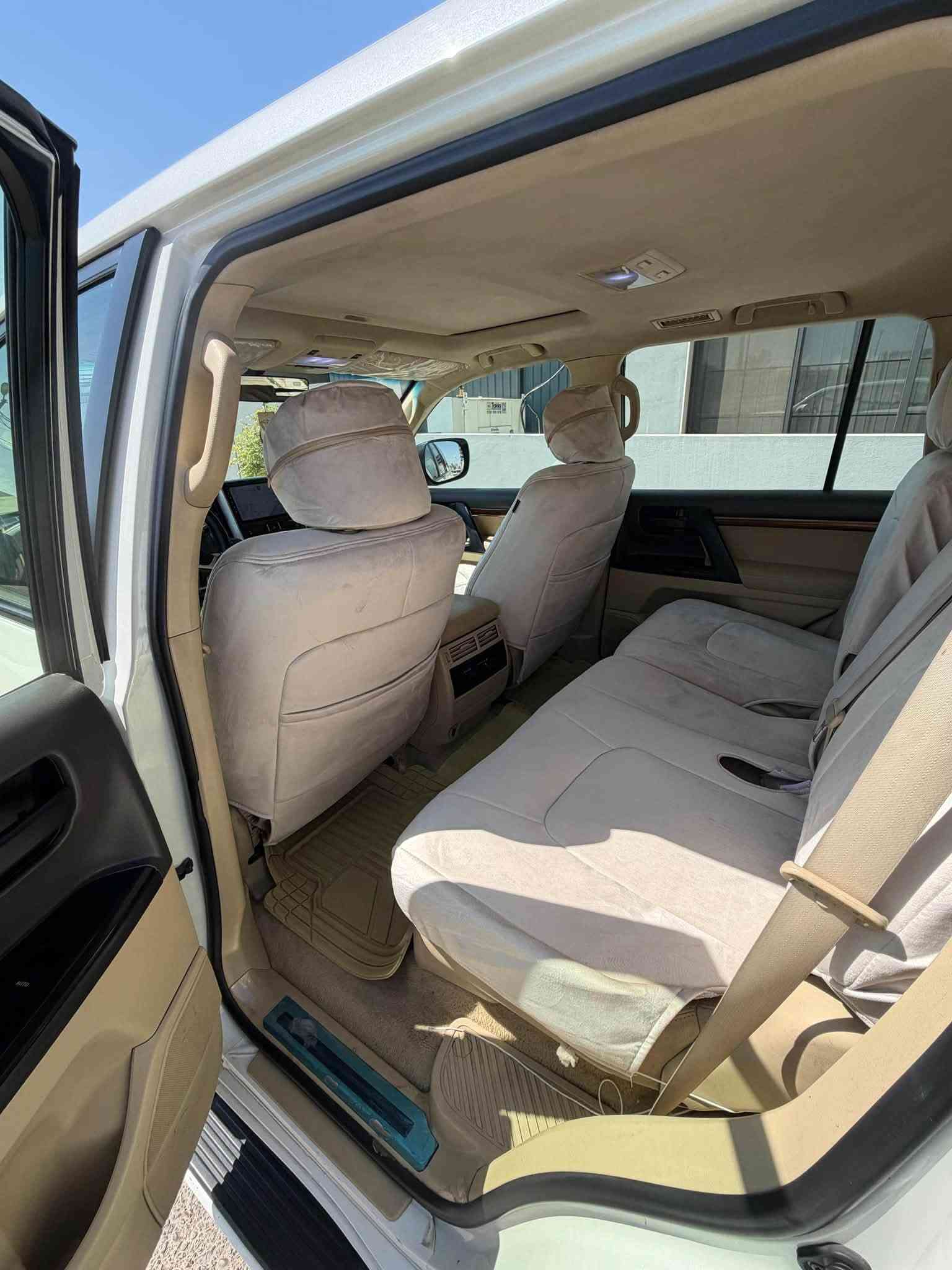 تيوتا لاندكروز GXR V6 خليجي موديل ٢٠١٧ مواصفات خليجي
للبيع مكفولة من صبغ  سيارة خير من الله قطرت صبغ مابيها 
مكان السيارة اربيل 
للتواصل واتس اب ***********
السعر 4 دفاتر ونص وقابل للتفاوض
