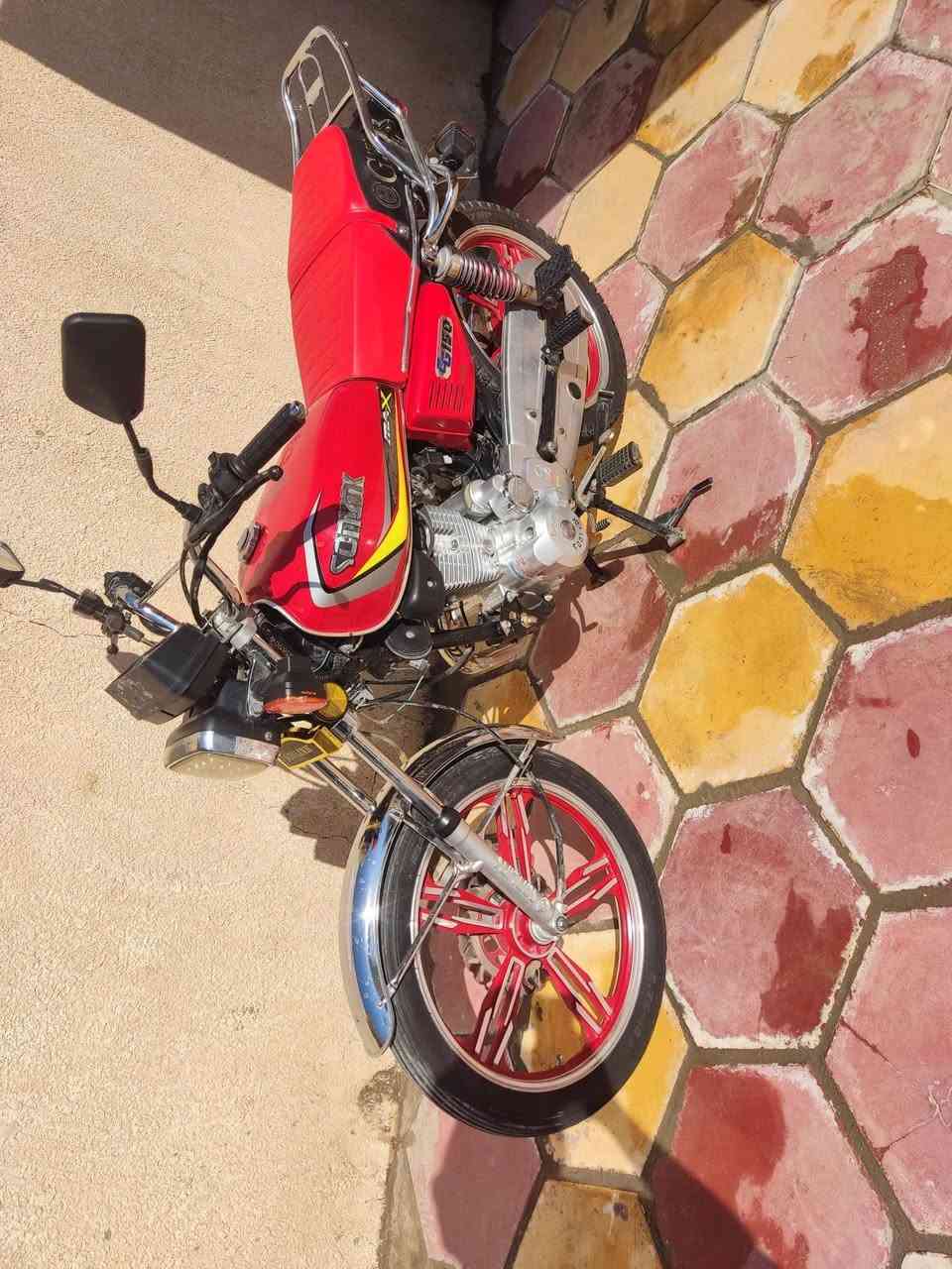 سلام عليكم دراجه سيفان للبيع موديل 22طالعه ب24  نضافه مثل مابصوره مكان رميثه  ***********
