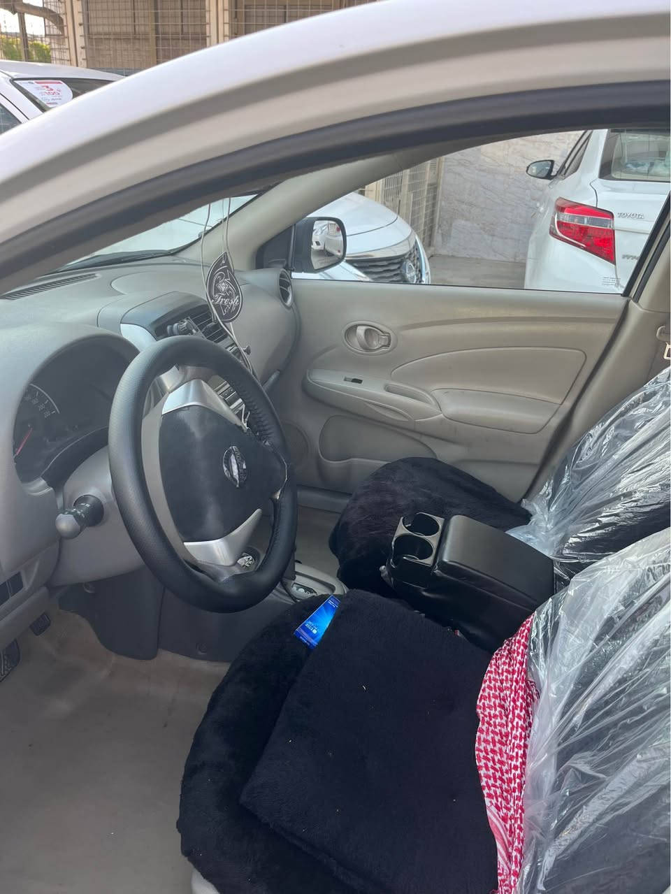 نیسان لاکشمیبای ٢٠١٥ یەدەرەش سەیارکە یەک قۆپی لاسوندقی هەیە لاگە جامرخیر پشتەوە  قۆپەک سەیارەکە سەنەوی نویە هەزەی نویە بەناوی خۆمە سەحری ٨٩ *********** أربيل, العراق
