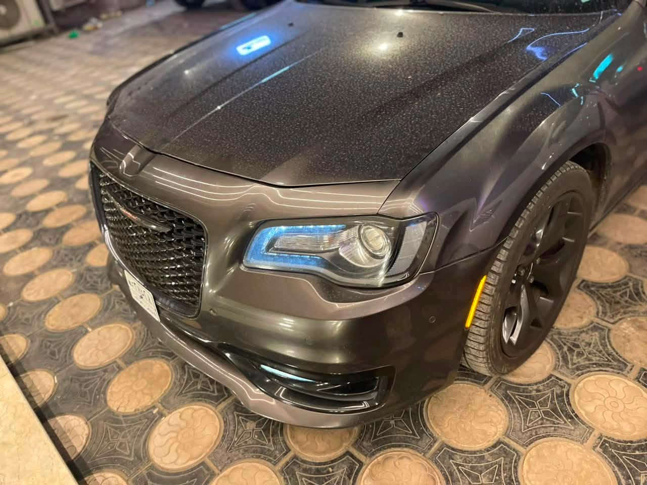 كرايسلر S300 2021
 دبل دعامية 
السيارة فول مواصفات ١/١
محرك v6 3600
السيارة جديدة بكل معنى الكلمة بحالة الوكالة من كلشي ماشية مشي امريكا 119 الف انتبه امريكا  وهنا ماشية الفين 
رقم بغداد 
مواصفات /
1- تشغيل عن بعد + وياها بصمتين
2- كامره خلفي دوارة
3- حساسات امامية + حساسات خلفي
4- اشاير جانبي 
5- دمام خلفي بيتس + سماعات في جميع الابواب 
6- بانوراما 
7- رادار امامي + رادار خلفي + رادار جانبي 
8- كشن جلد + كشنات كهرباء + كشنات تبريد وتدفئة 
9- استيرن كهرباء + تدفئة 
10- شفتات بالستيرن
11- لايت زينون امامي + لايت داينمك متحرك مع الستيرن 
12- تدفئة كشنات خلفية
13- بردة كهرباء خلفية 
14- خزن ميموري كشن السائق + الستيرن كهرباء
15- تحديد مسار + قيادة ذاتية + توقف ذاتي 
ماكو مواصفات بالاوباما مموجودة بالسيارة شنو يخطر على بالك موجود 
السيارة تم تبديل الباب نفس اللون وصبغ على كد الحادث شبرين فقط جميع الايرباكات سليمة 
السيارة تجي تشوفها وتراي وين متريد الصدر الامامي والخلفي كلة جديد 100‎%‎ شرط كلة اصلي وكالة السيارة مال جناي الله شاهد عليه
 للاستفسار***********
