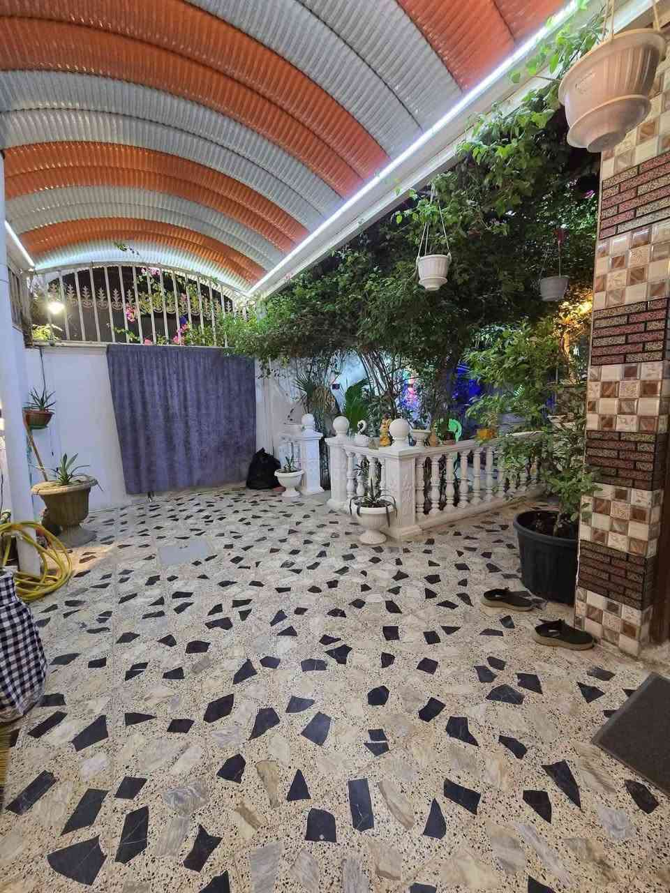 بيت للبيع مساحه : 150 متر بناء طابوك اساس وسقف صب 
طابقين 4 غرف صــــالـــه اســـتــقــبــال مــطــبـــخ  
كوفه شارع المطار القديم قرب مدرسه سيد الاوصياء
السعر 68وبي مجال الشراي يتفضل@
