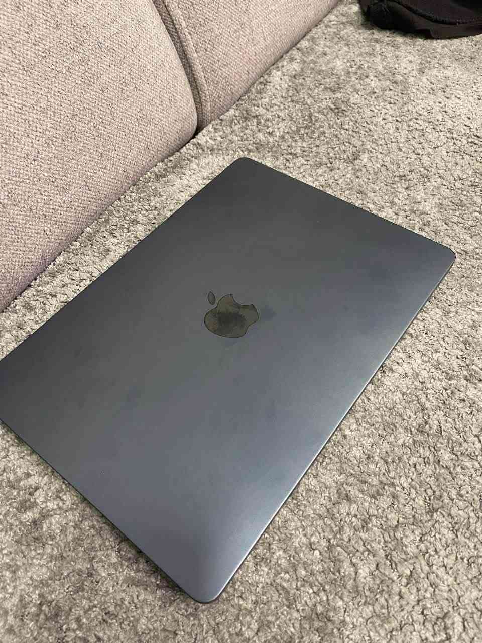 💻 الموديل: Apple MacBook Air 13-inch
⚡ المعالج: M4
🧠 الرام: 16GB
💾 السعة: 512GB SSD

🔋 البطارية: 97%
🔄 عدد دورات الشحن: 132

📦 المحتويات:
• كيبل شحن فقط (MagSafe 3)
❌ بدون رأس شاحن

🔌 يعمل على أي شاحن يدعم الشحن السريع بجهد 19 فولت (مثل شاومي أو غيره، المهم مكتوب 19V على الشاحن).

💰 السعر: 1000$ دولار
📞 الهاتف: ***********

نظافة الجهاز 100/100 امانت الله ويعمل بكفاءة عالية، البيع للجادين فقط
