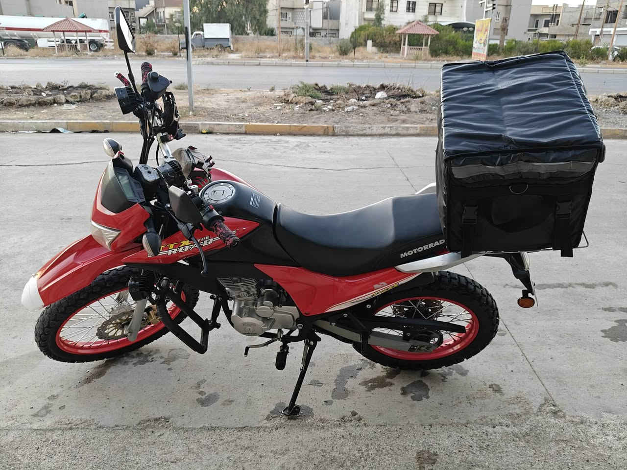 قفاز لونسن 2025 
مكينة 150 نظيفة شرط ما مفتوحه كير شرط 
مزود بريكات او دبو دسك + ويل خلفي 
كهربائيات كلها شغاله شرط شاشة ديجتال كيجات 
رقم اربيل شرط الوكالة و التحويل  
السعر 2 مليونين او 100
المكان موصل الايسر ***********
